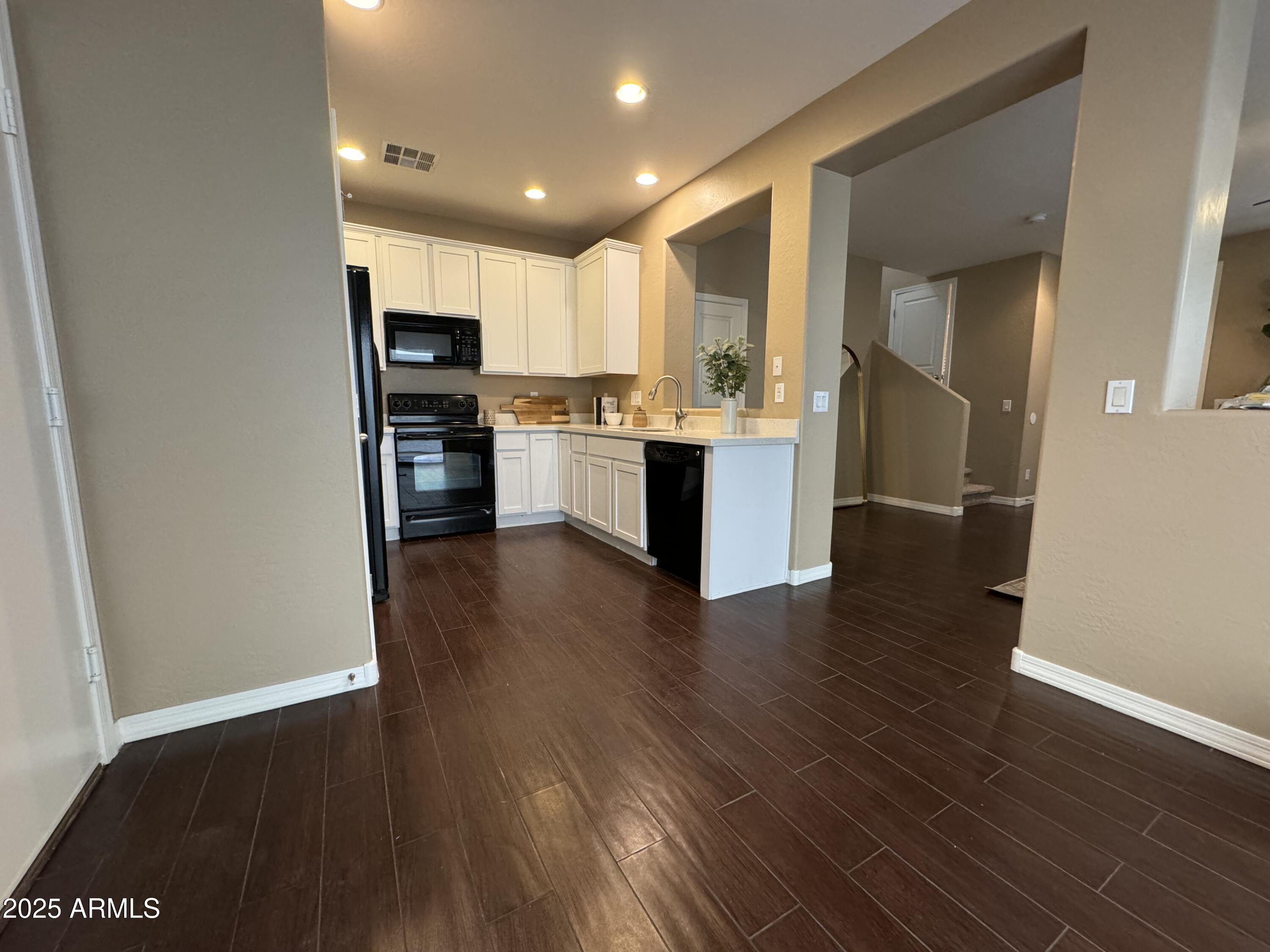 3865 E SANTA FE Lane