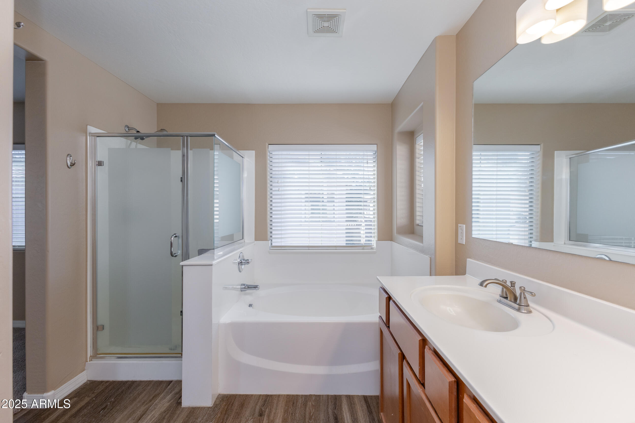 3865 E SANTA FE Lane