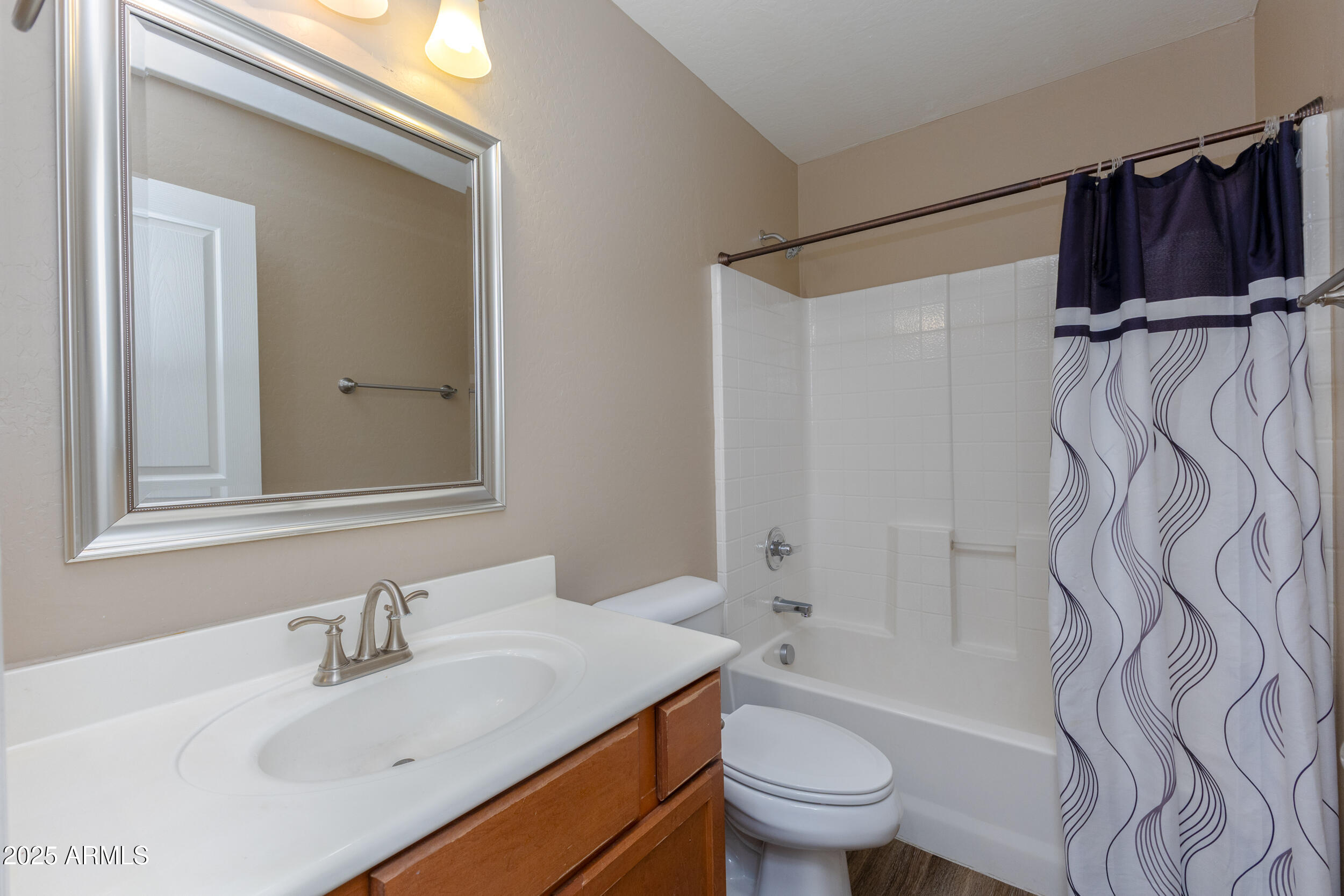 3865 E SANTA FE Lane