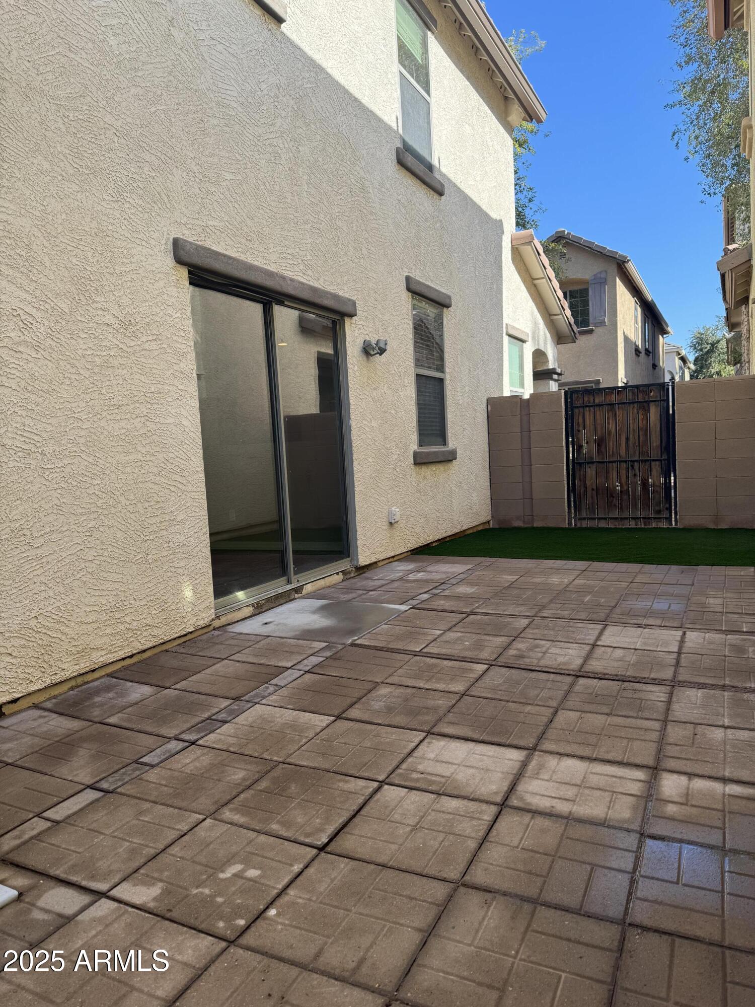 3865 E SANTA FE Lane