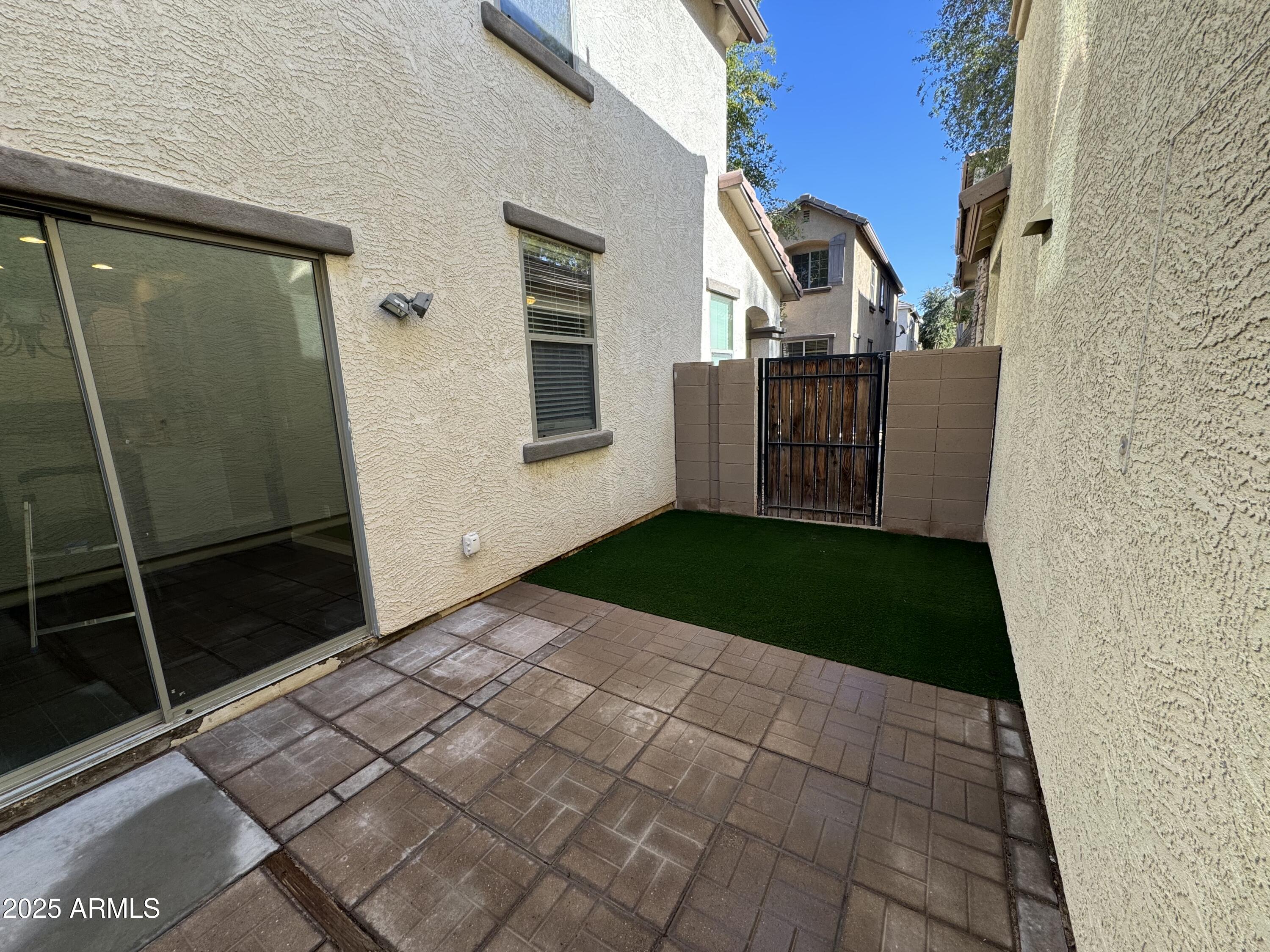 3865 E SANTA FE Lane