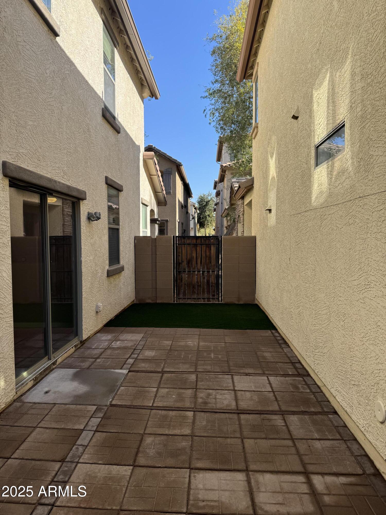 3865 E SANTA FE Lane