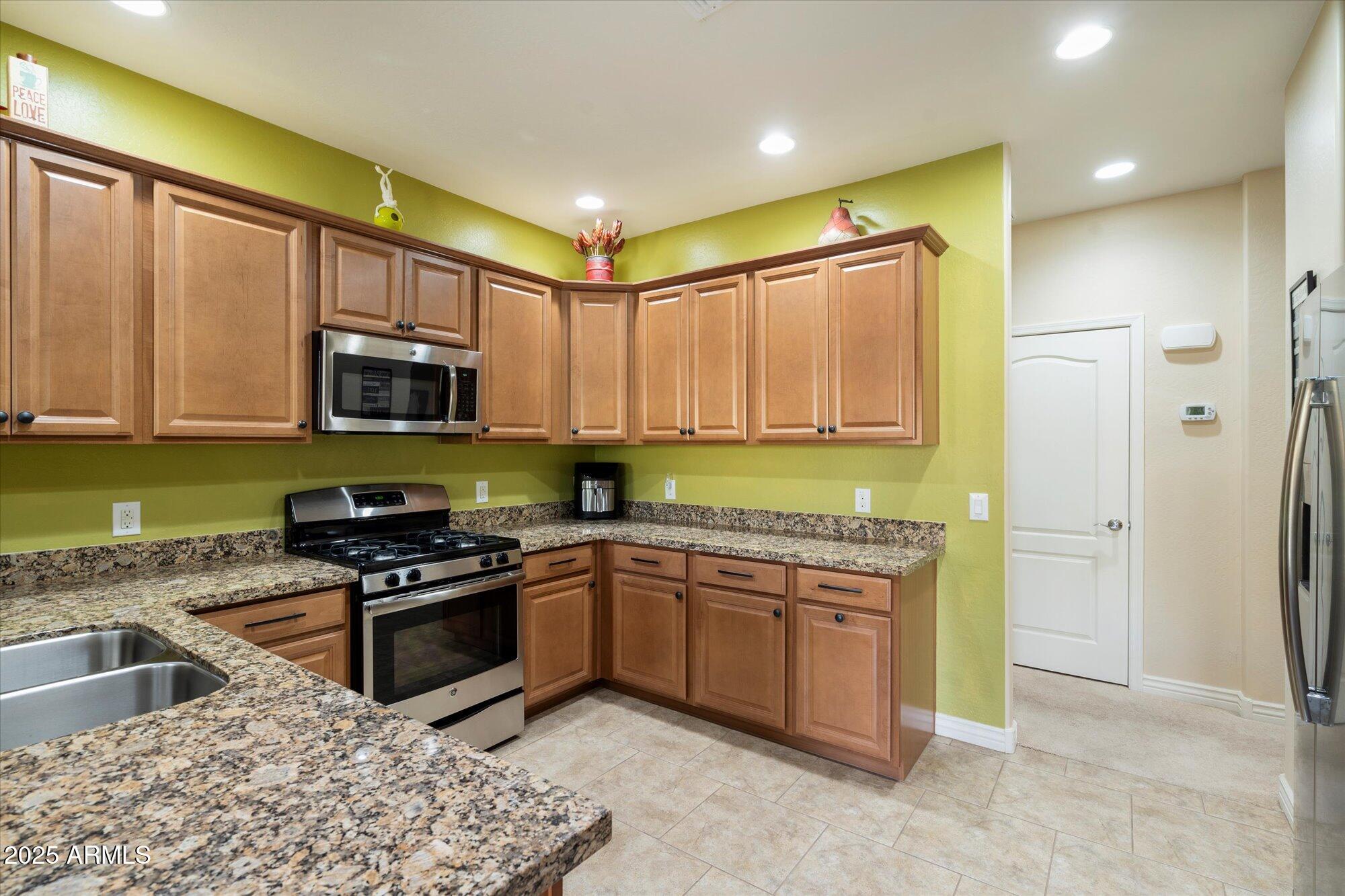 2425 W BRONCO BUTTE Trail # 2037