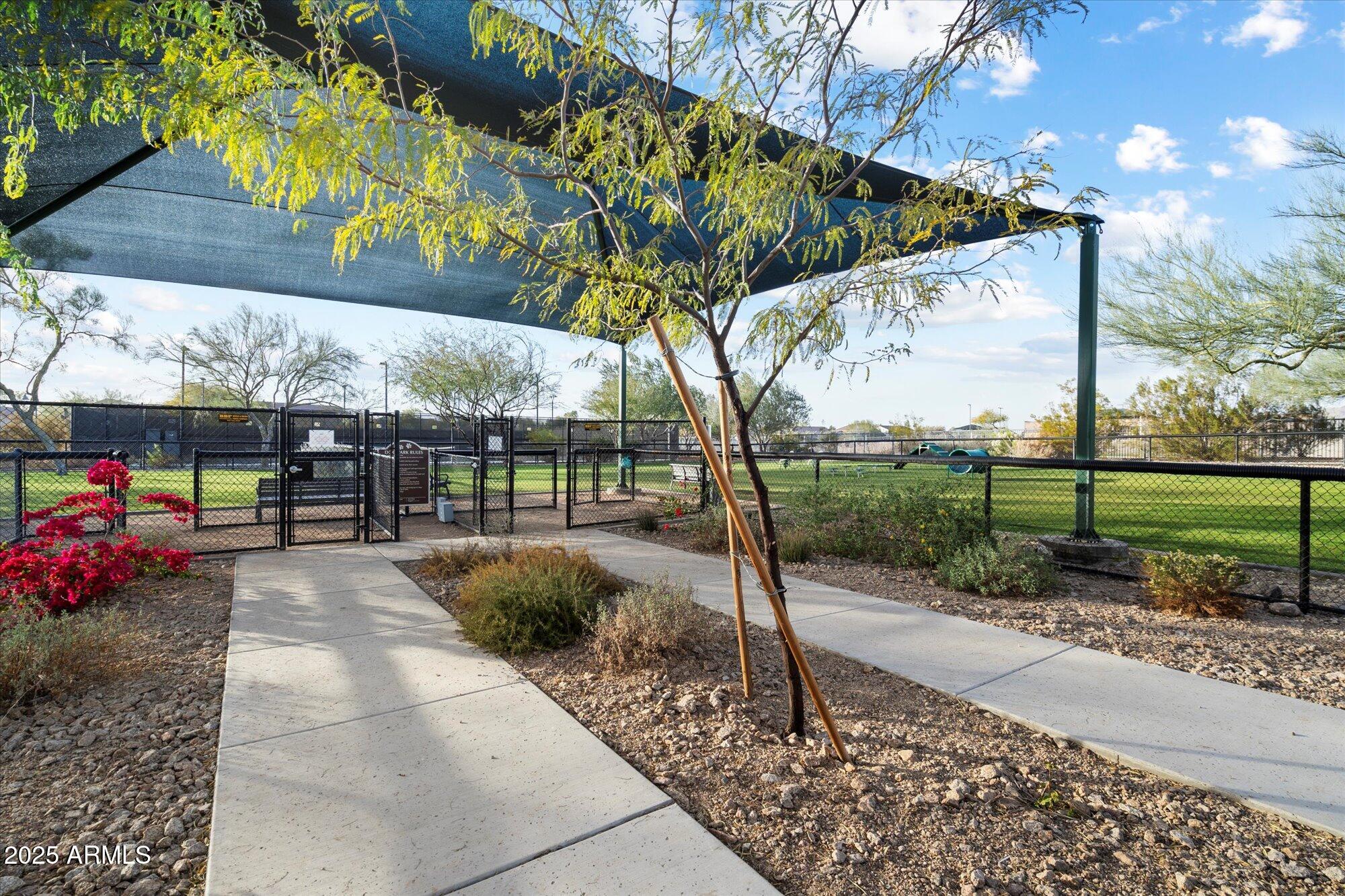 2425 W BRONCO BUTTE Trail # 2037