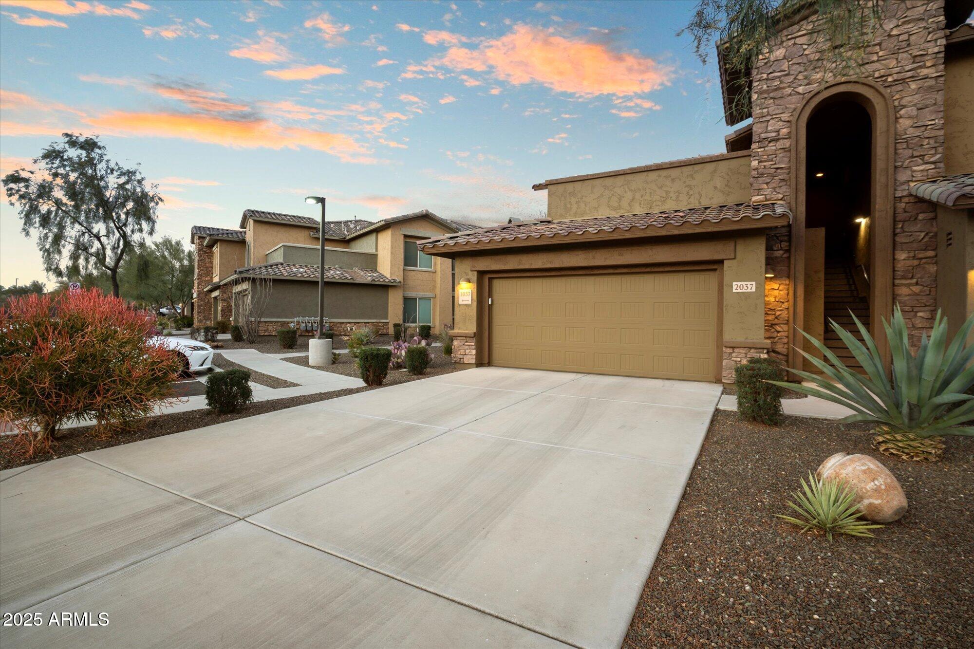 2425 W BRONCO BUTTE Trail # 2037