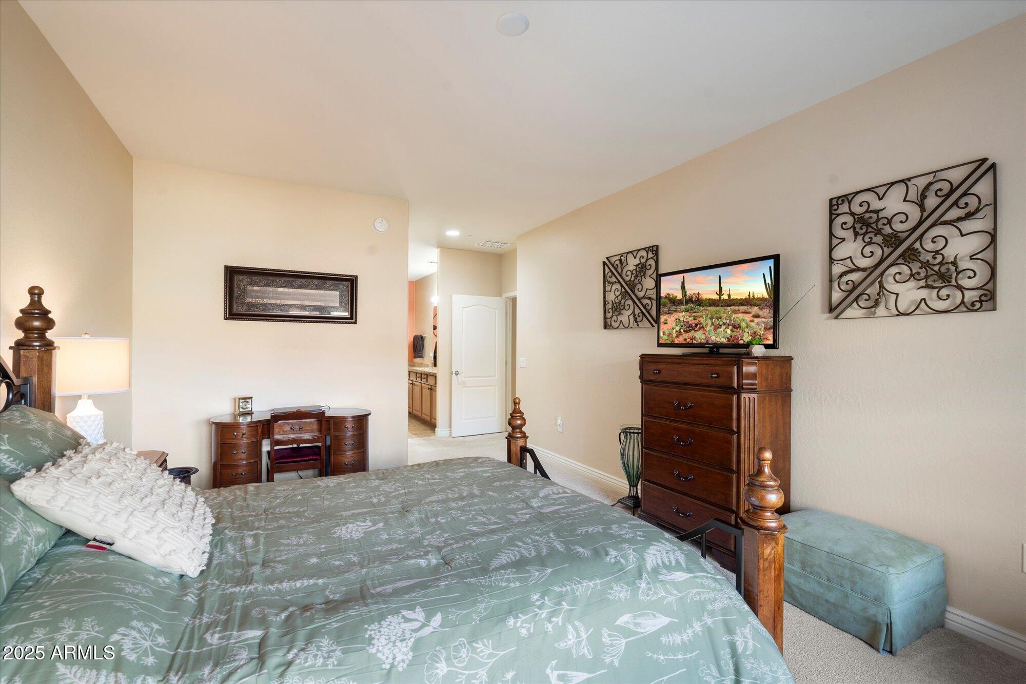 2425 W BRONCO BUTTE Trail # 2037
