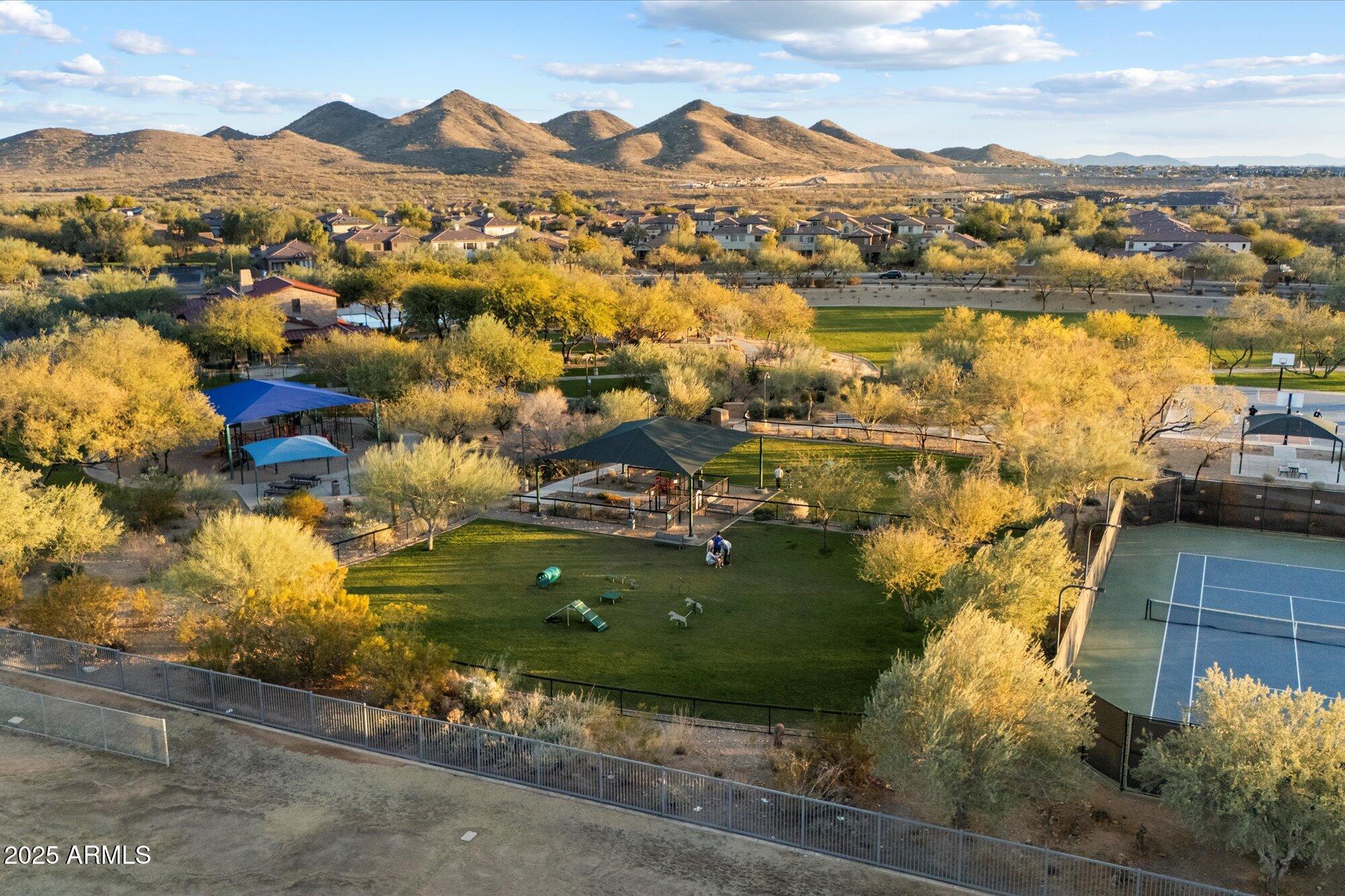 2425 W BRONCO BUTTE Trail # 2037