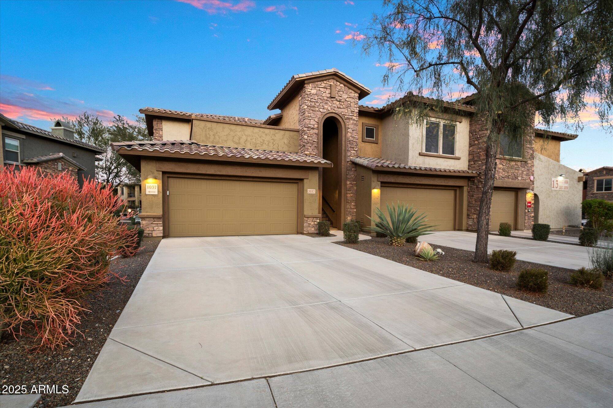 2425 W BRONCO BUTTE Trail # 2037