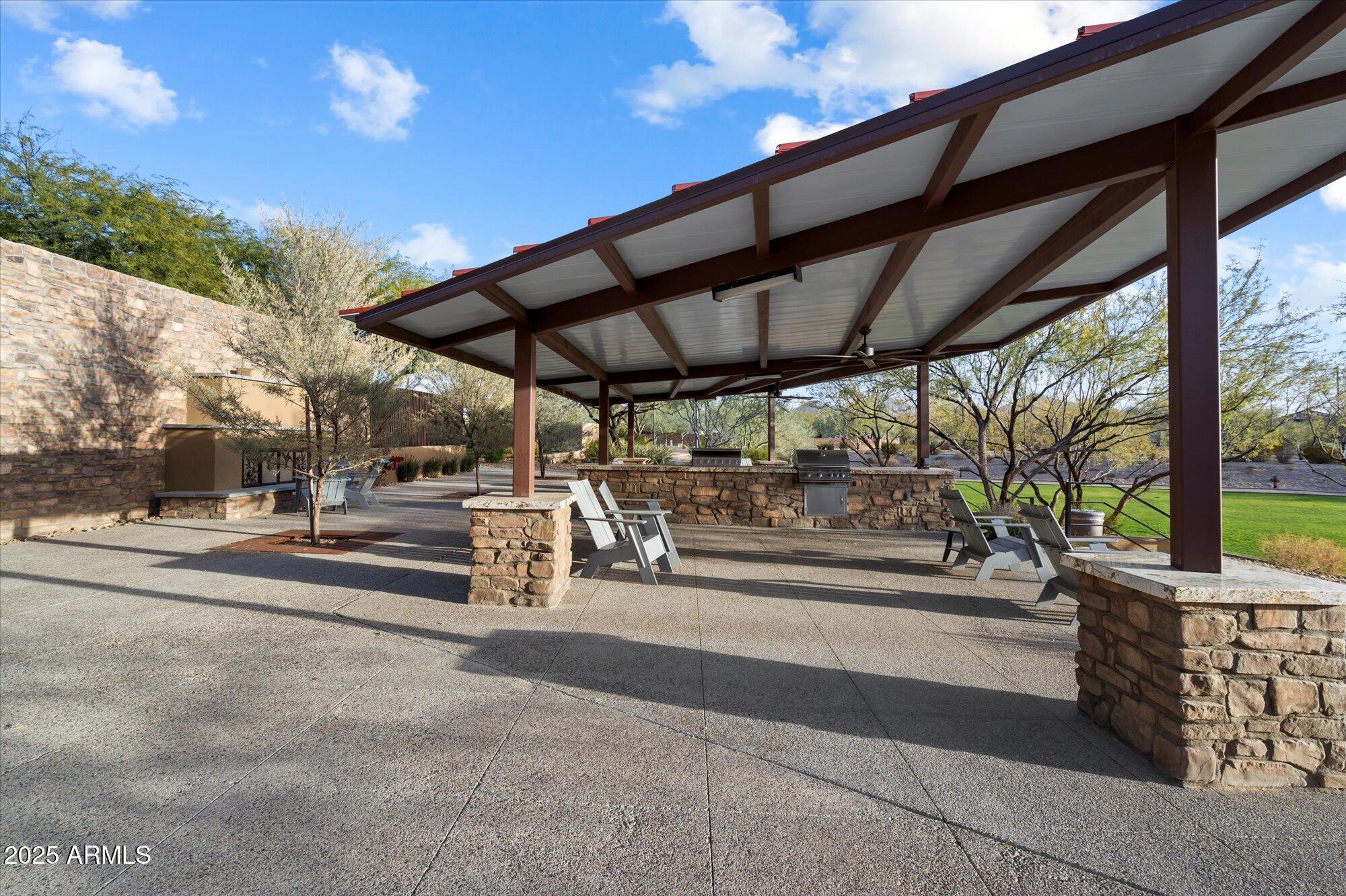 2425 W BRONCO BUTTE Trail # 2037