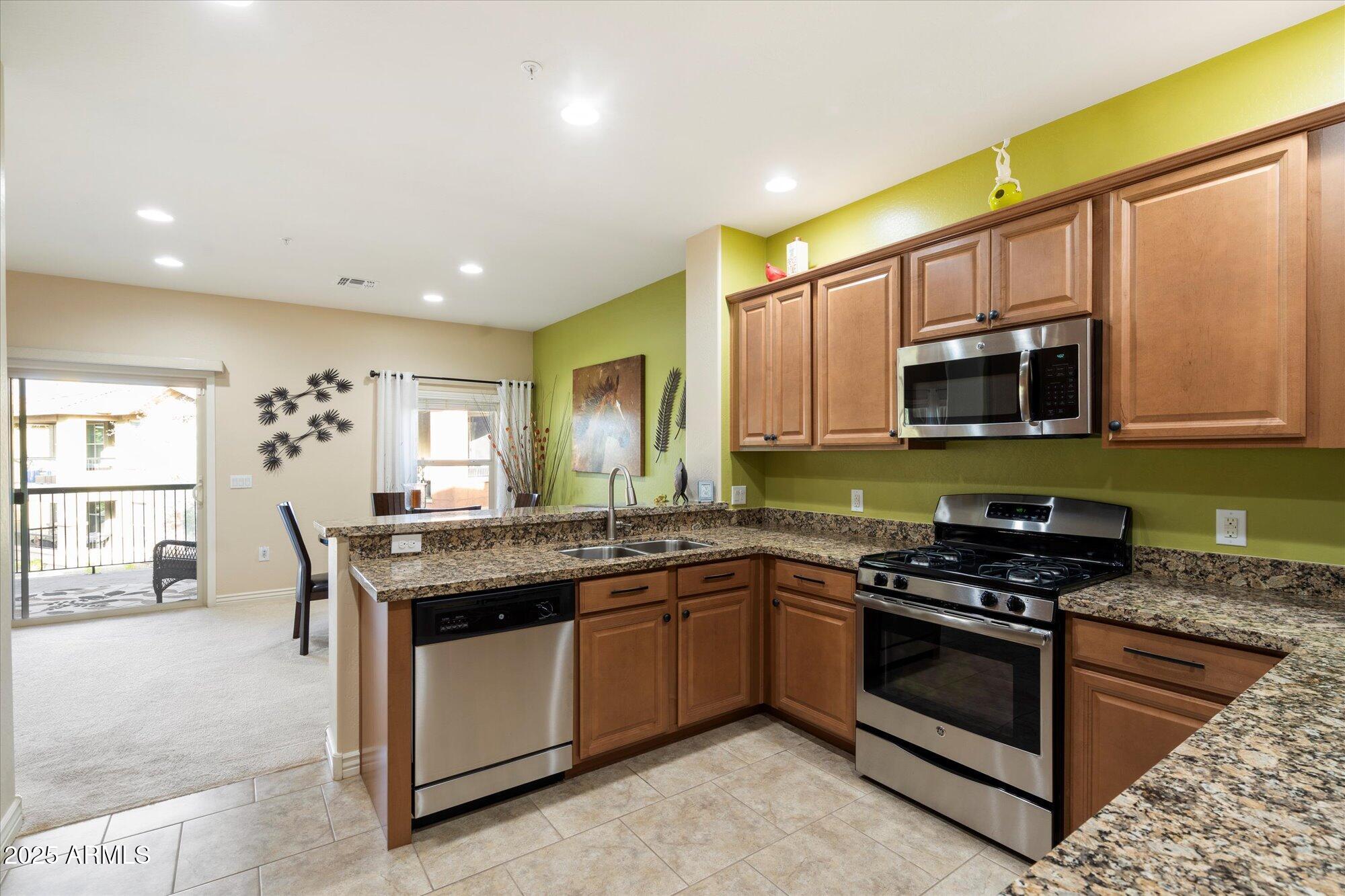 2425 W BRONCO BUTTE Trail # 2037