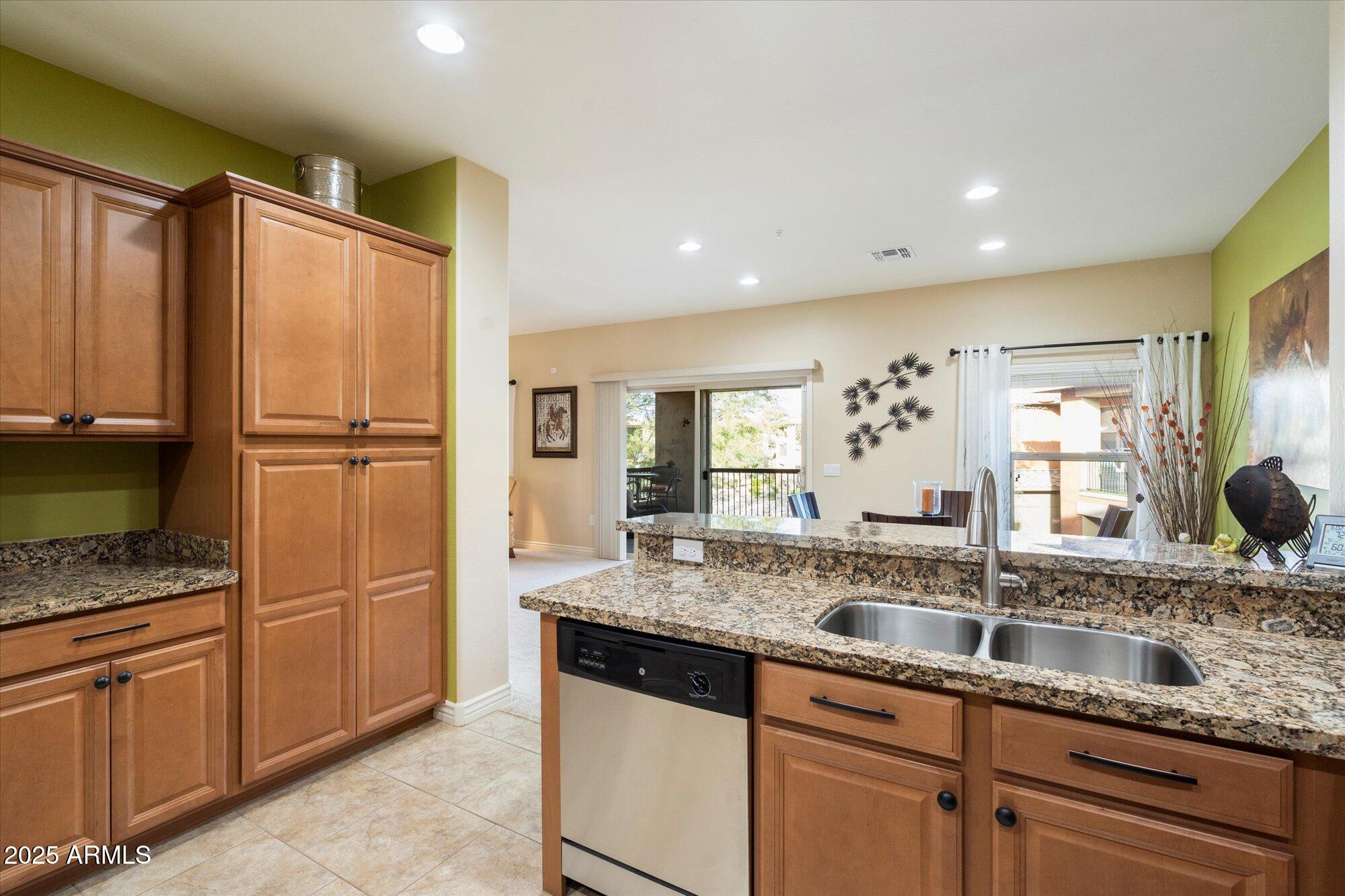 2425 W BRONCO BUTTE Trail # 2037