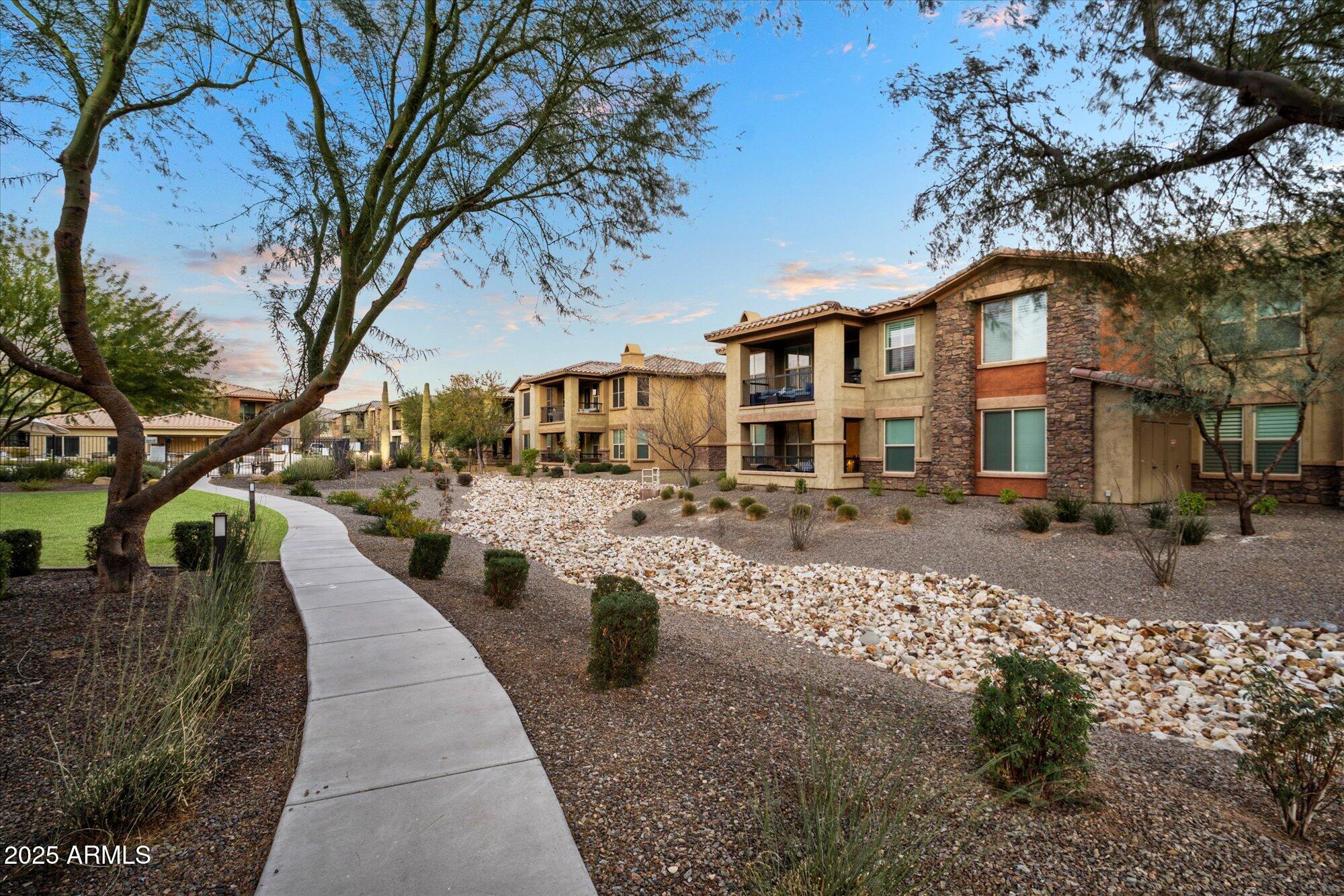 2425 W BRONCO BUTTE Trail # 2037