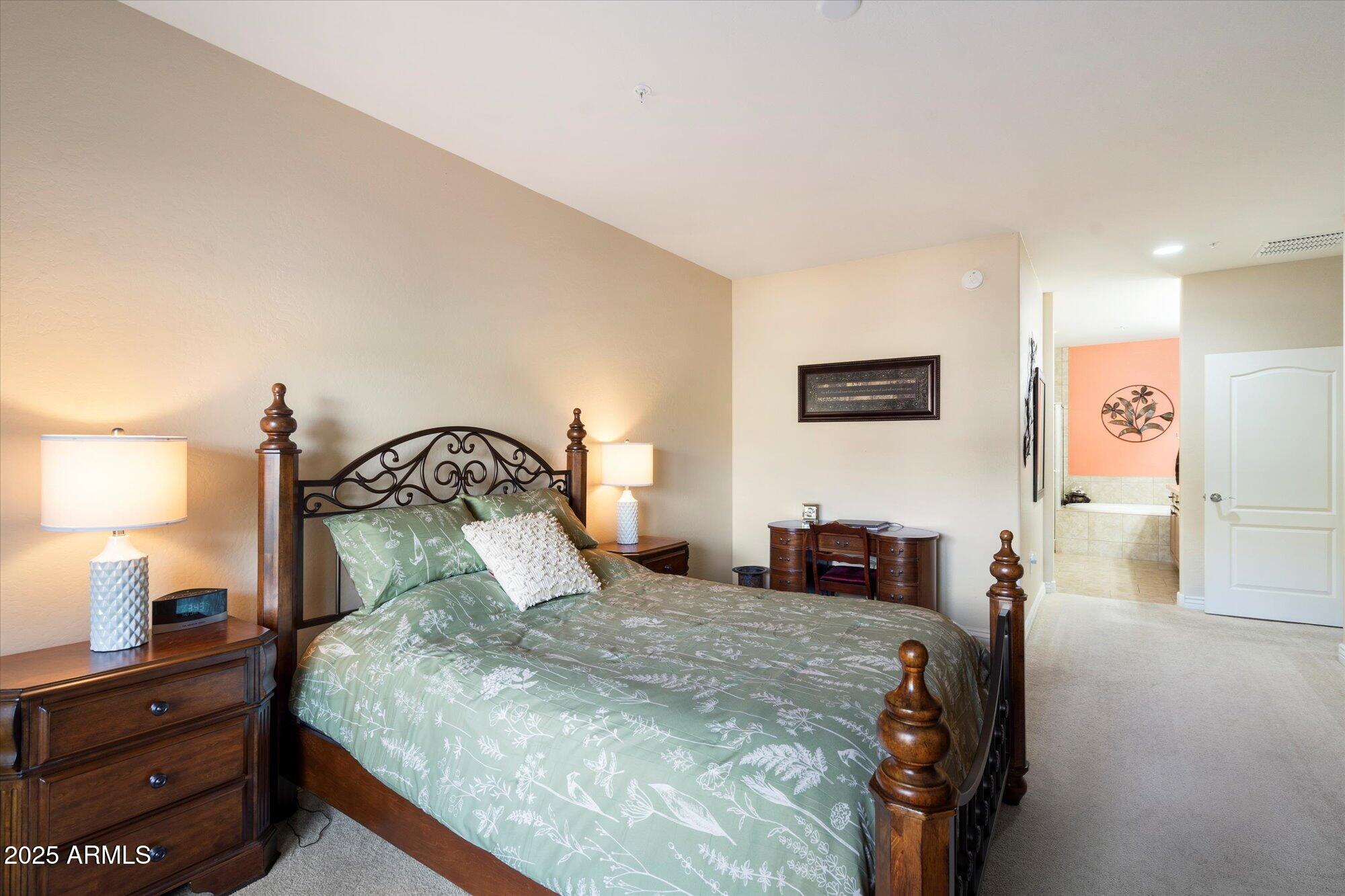 2425 W BRONCO BUTTE Trail # 2037