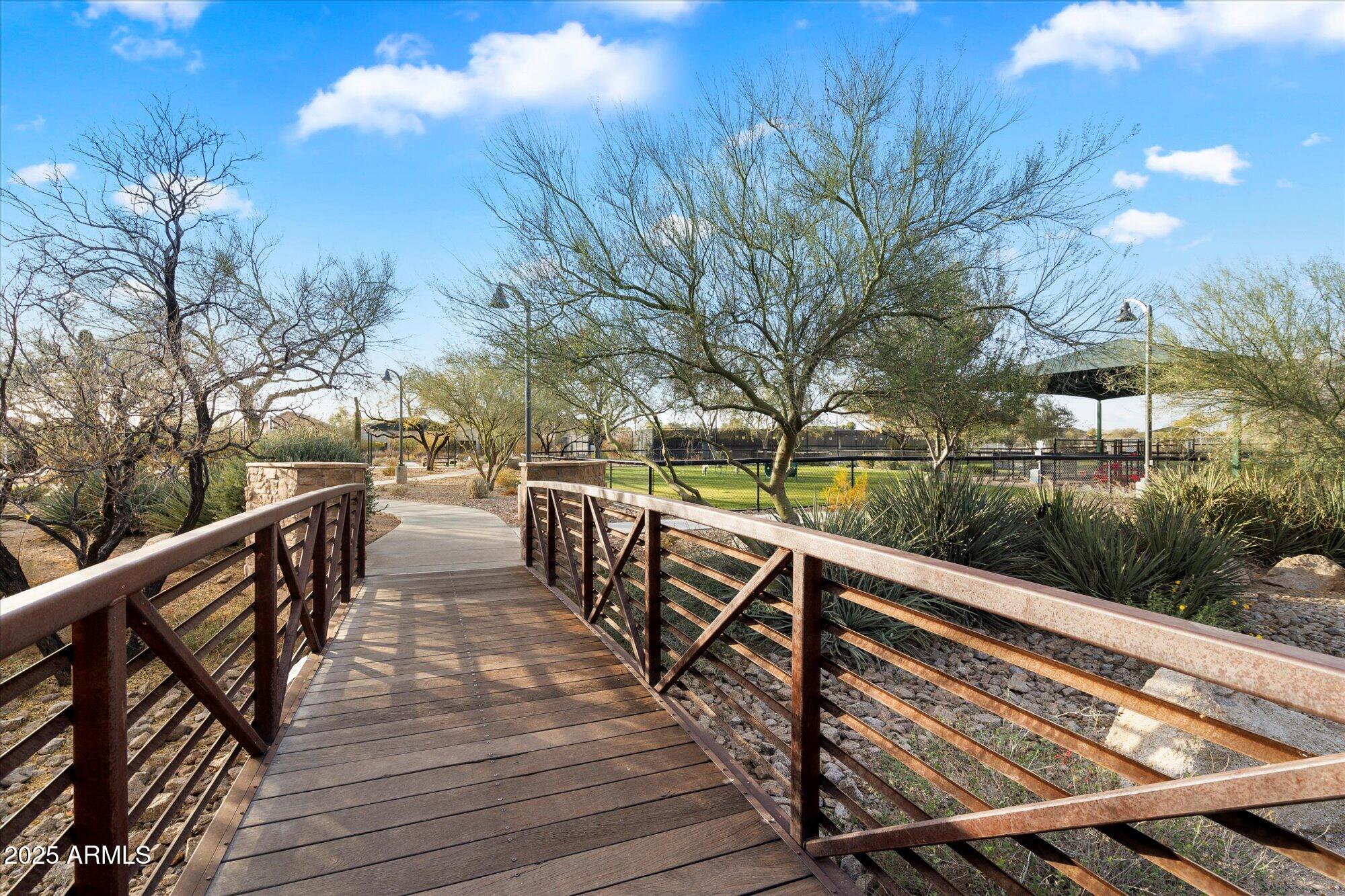 2425 W BRONCO BUTTE Trail # 2037