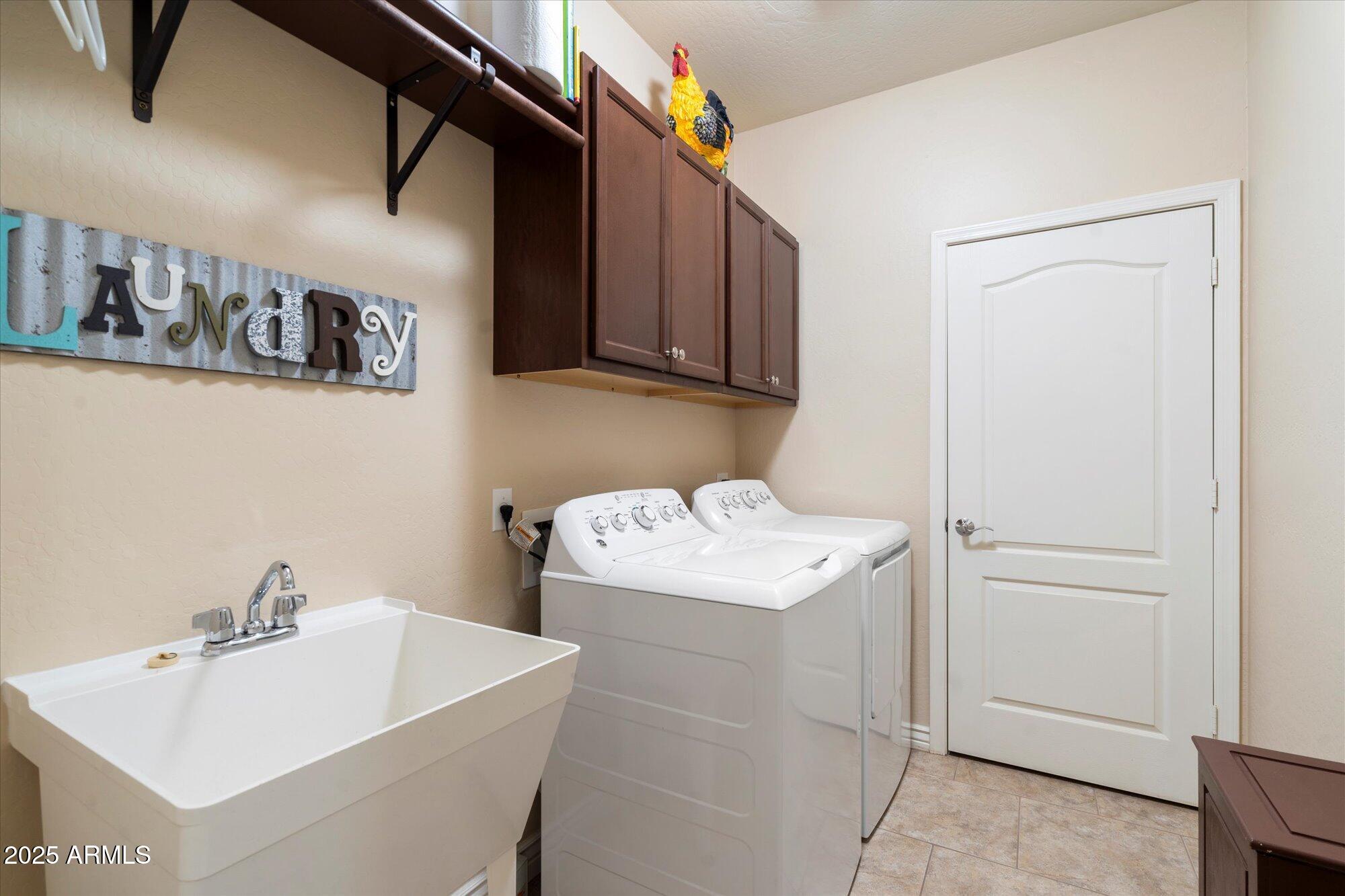 2425 W BRONCO BUTTE Trail # 2037
