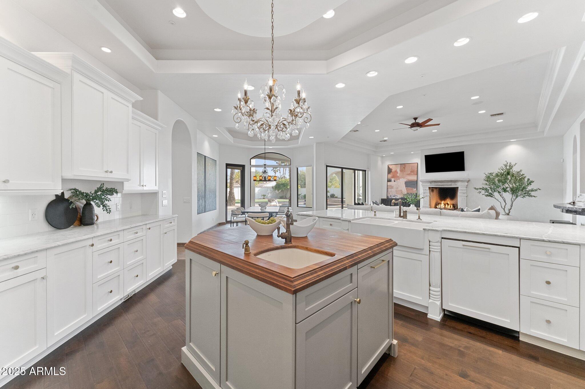7635 E POINSETTIA Drive