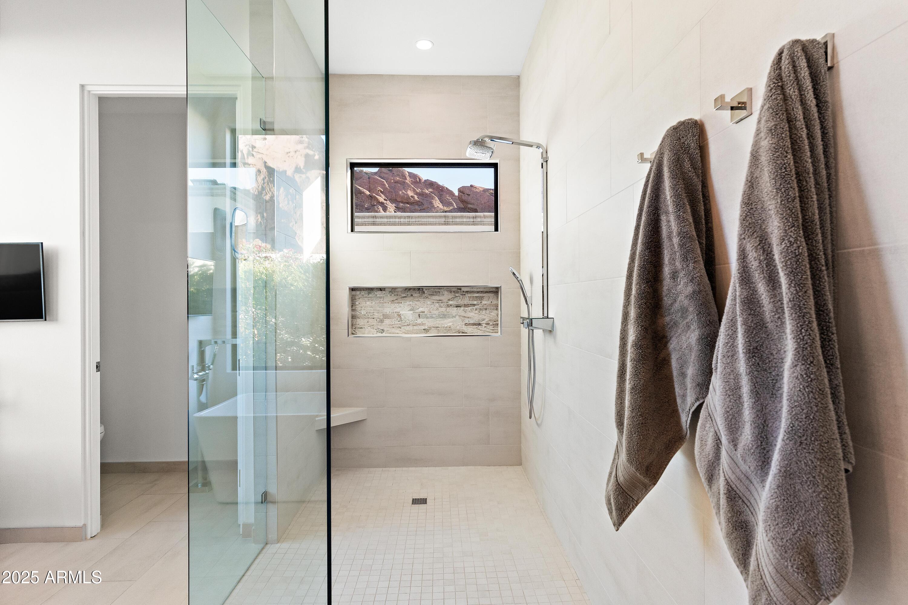 5724 N ECHO CANYON Drive