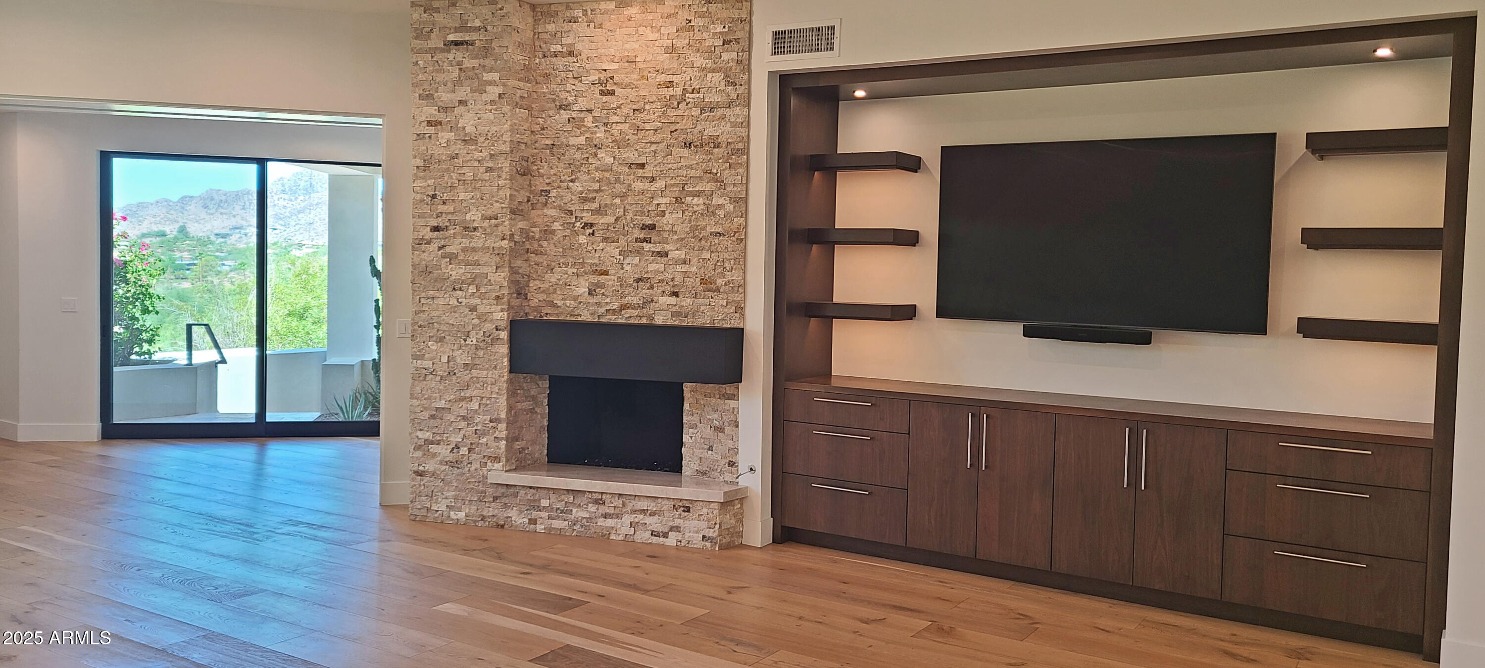 5724 N ECHO CANYON Drive