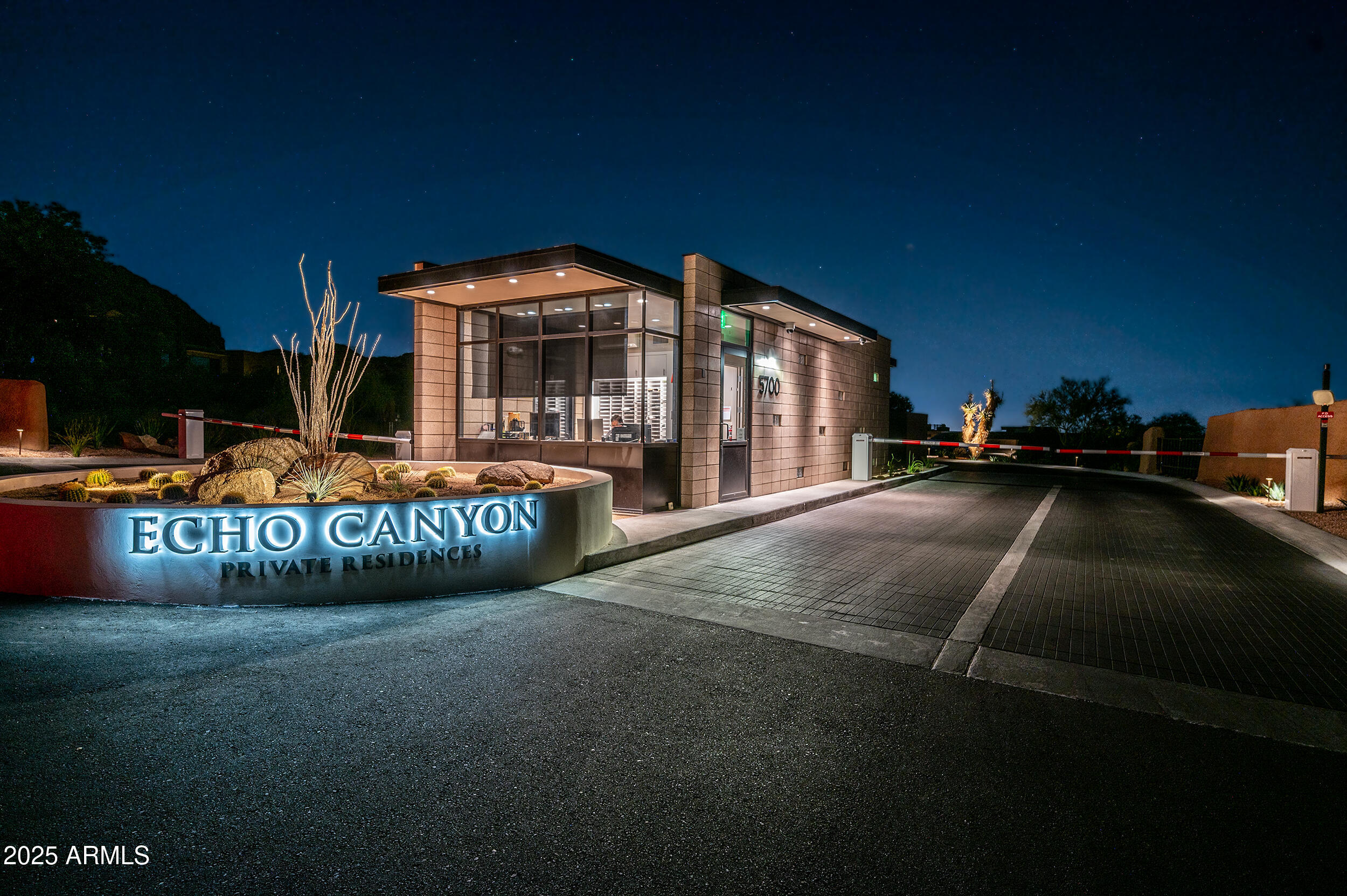 5724 N ECHO CANYON Drive