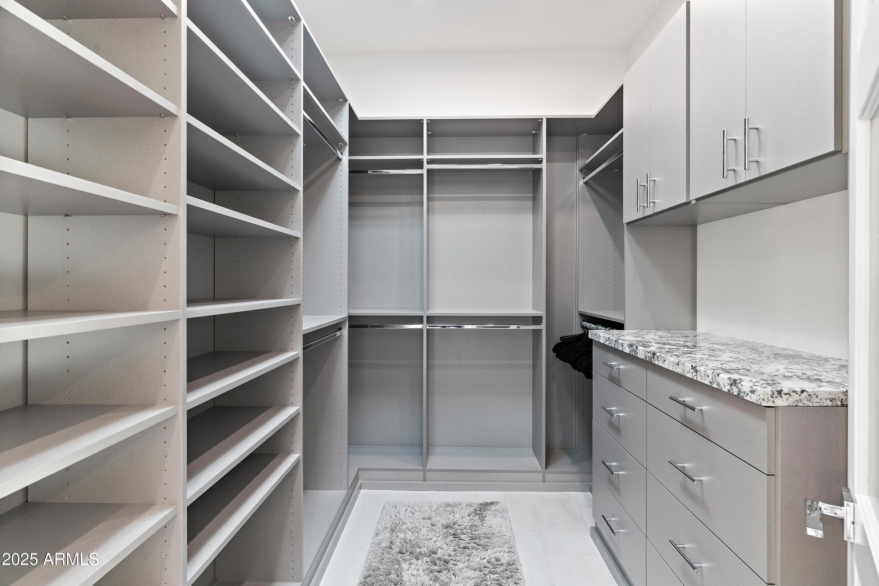 5724 N ECHO CANYON Drive