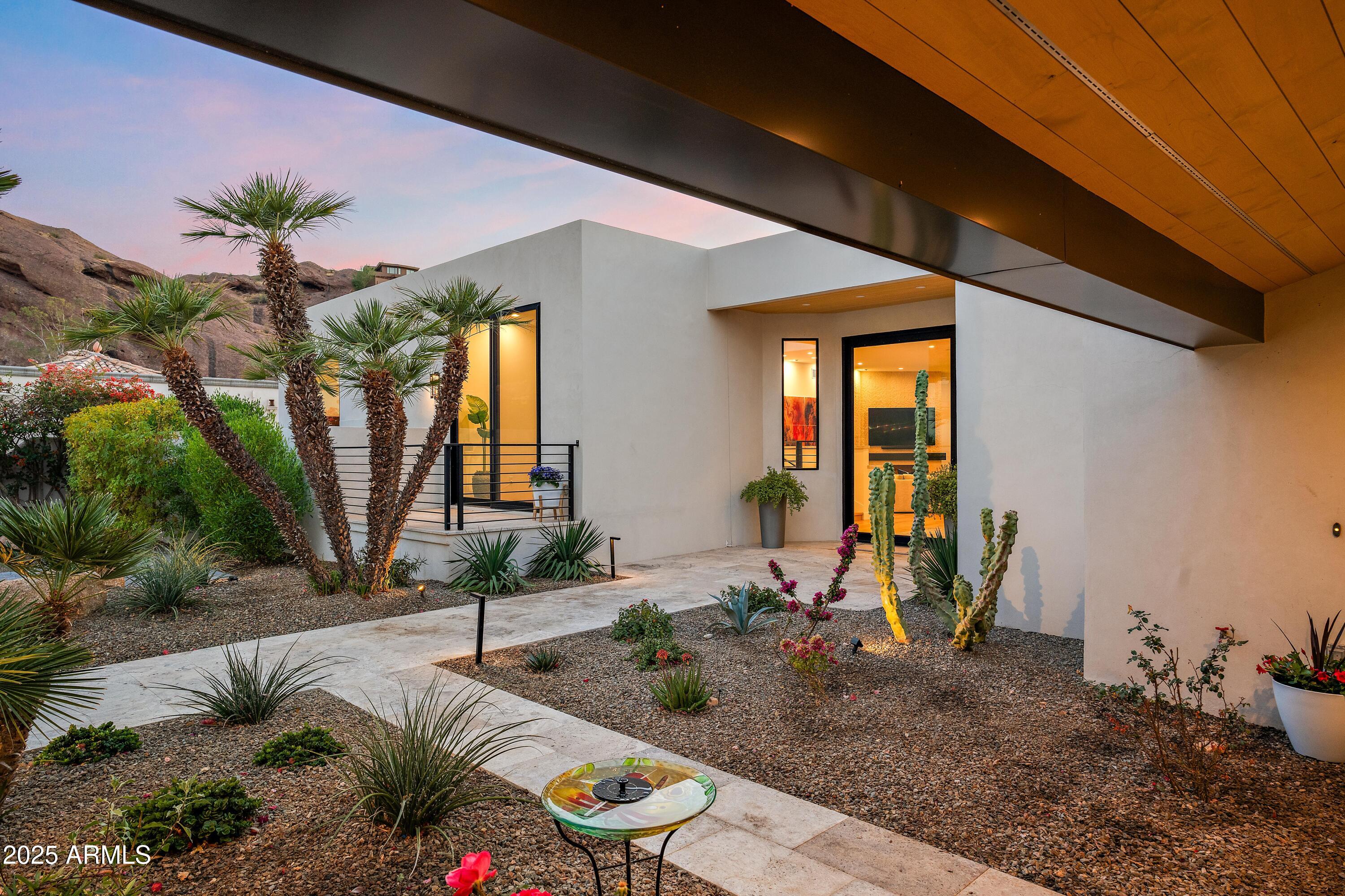 5724 N ECHO CANYON Drive