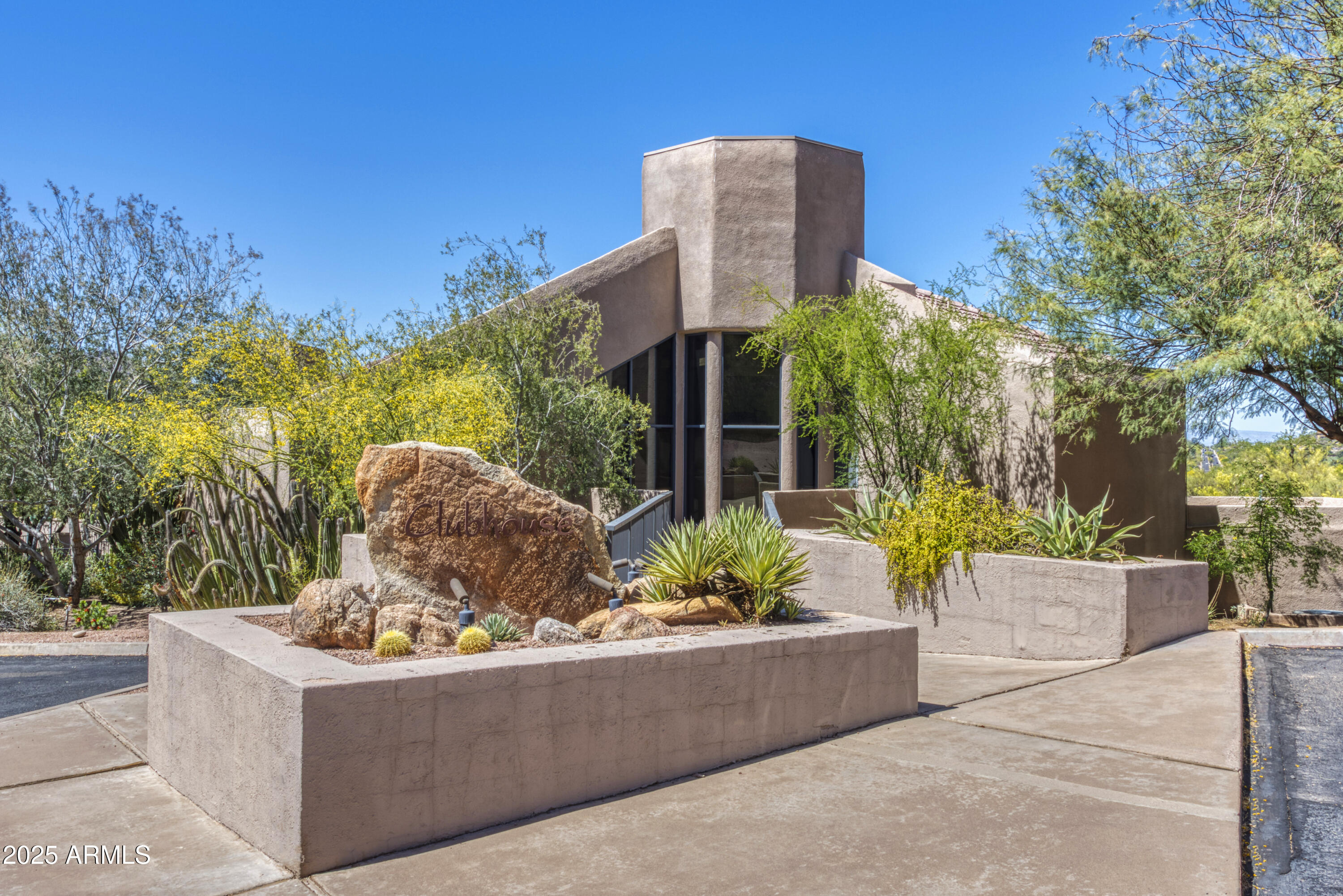 5724 N ECHO CANYON Drive