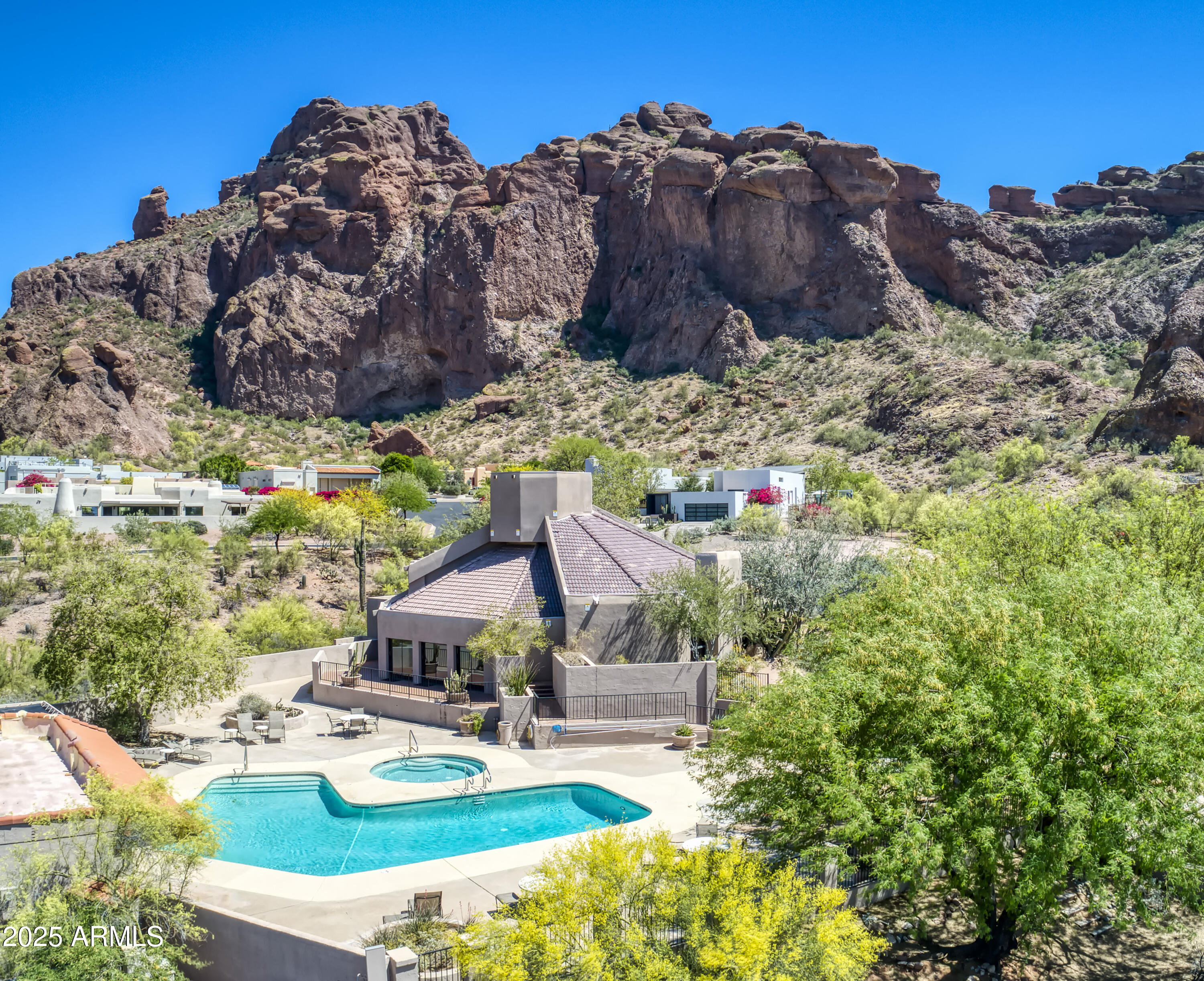 5724 N ECHO CANYON Drive