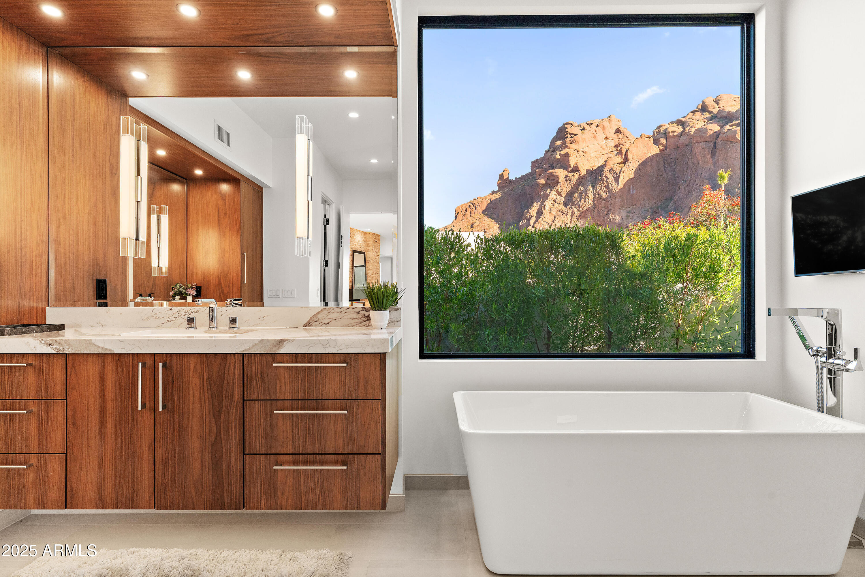 5724 N ECHO CANYON Drive