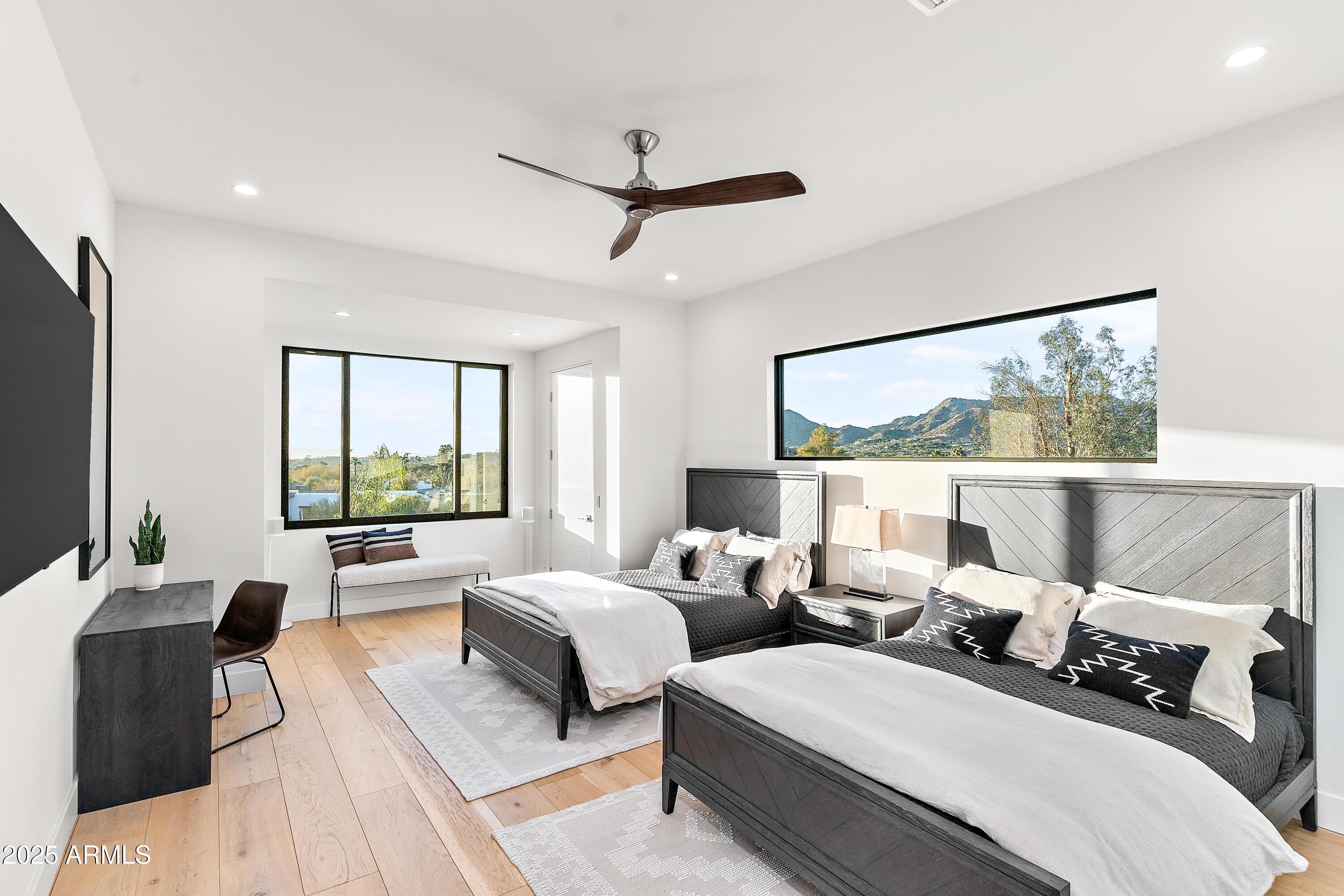 5724 N ECHO CANYON Drive