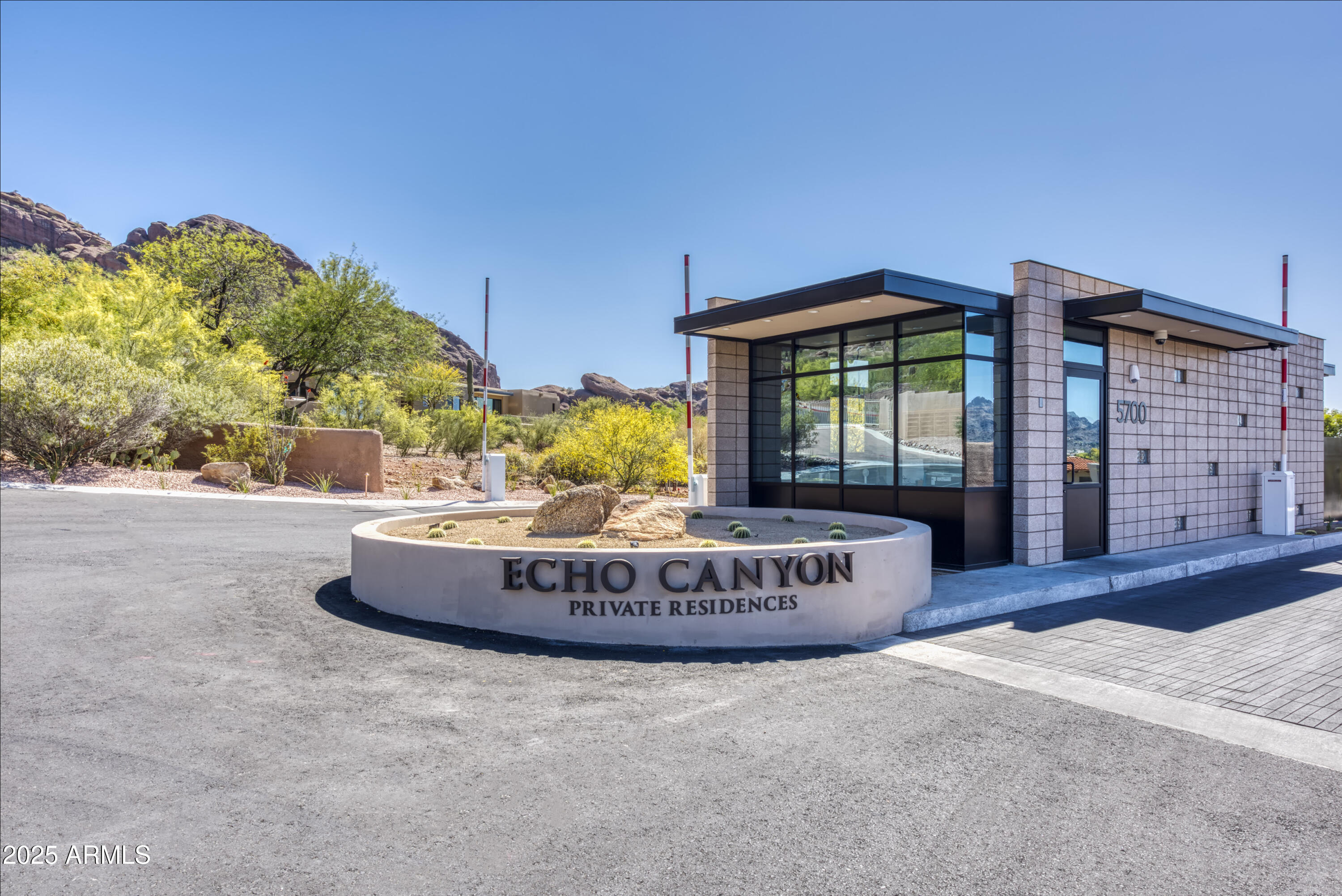 5724 N ECHO CANYON Drive