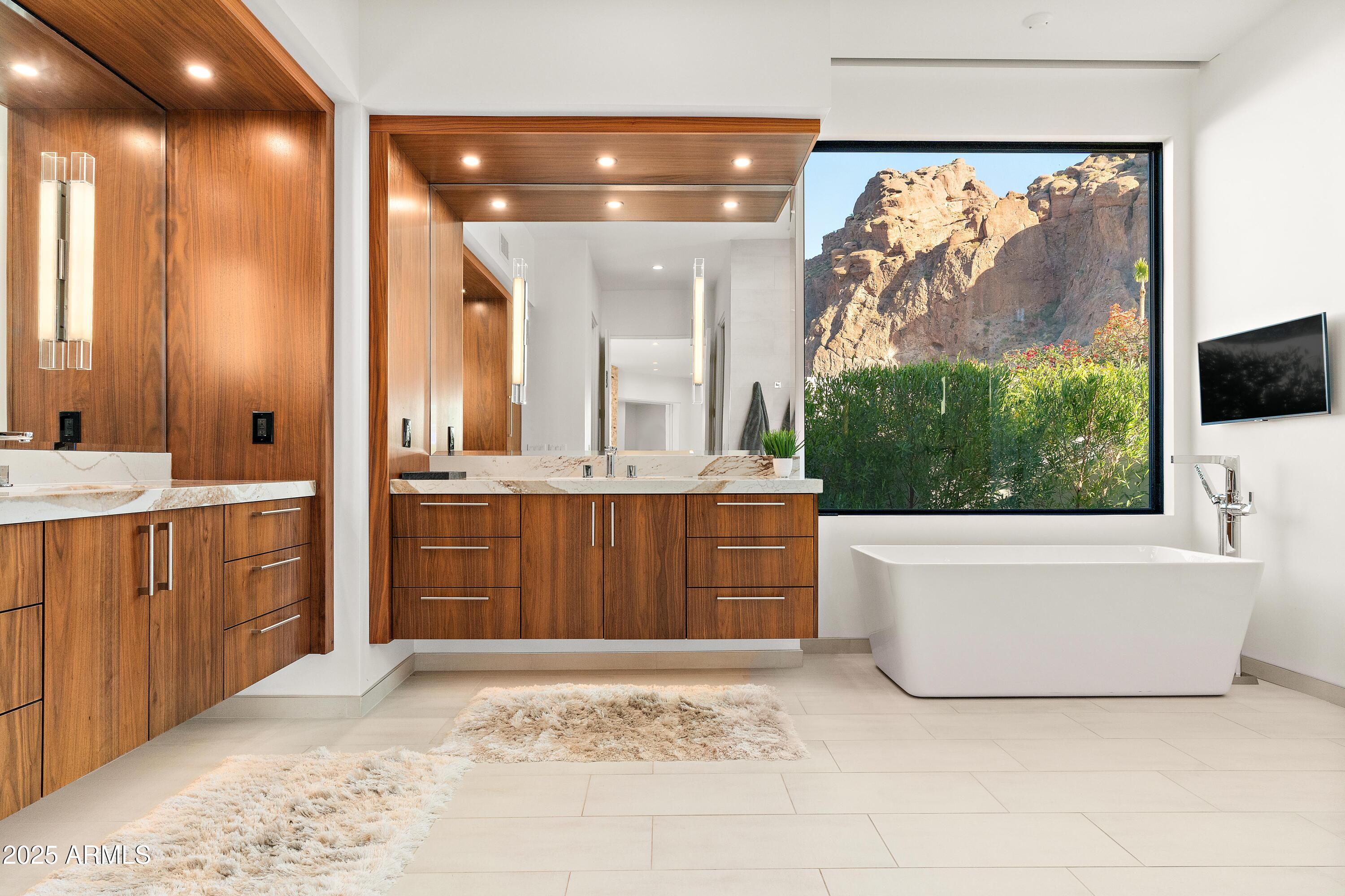 5724 N ECHO CANYON Drive