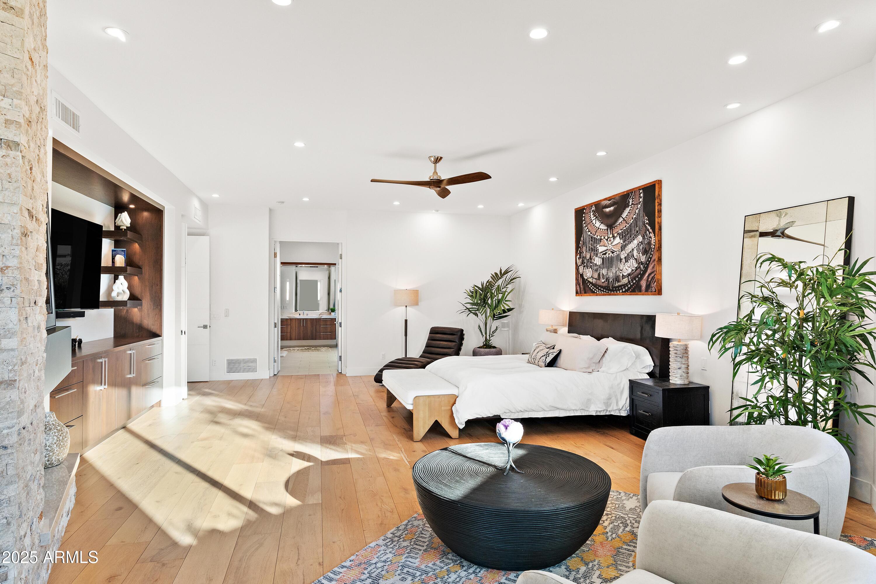 5724 N ECHO CANYON Drive