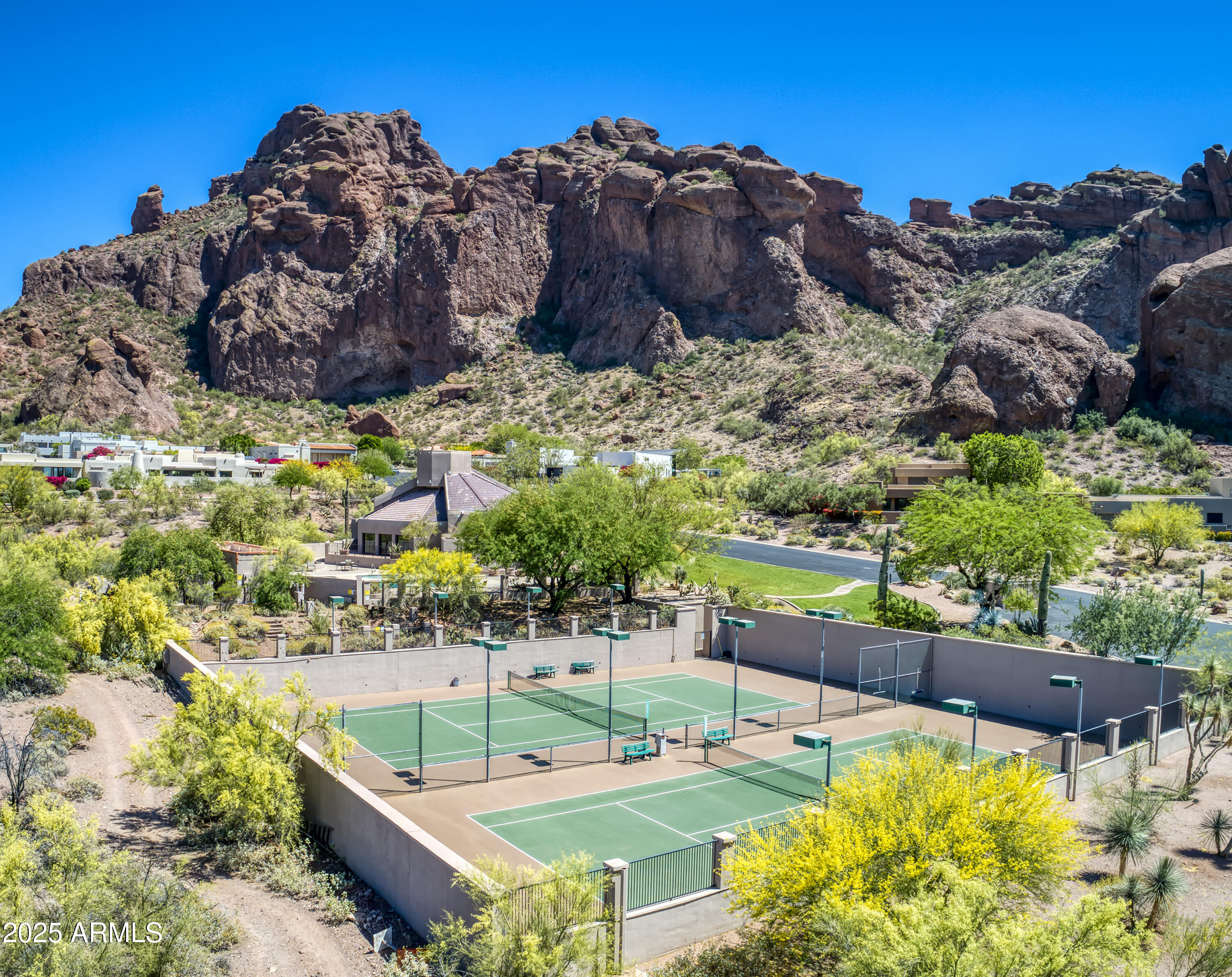 5724 N ECHO CANYON Drive