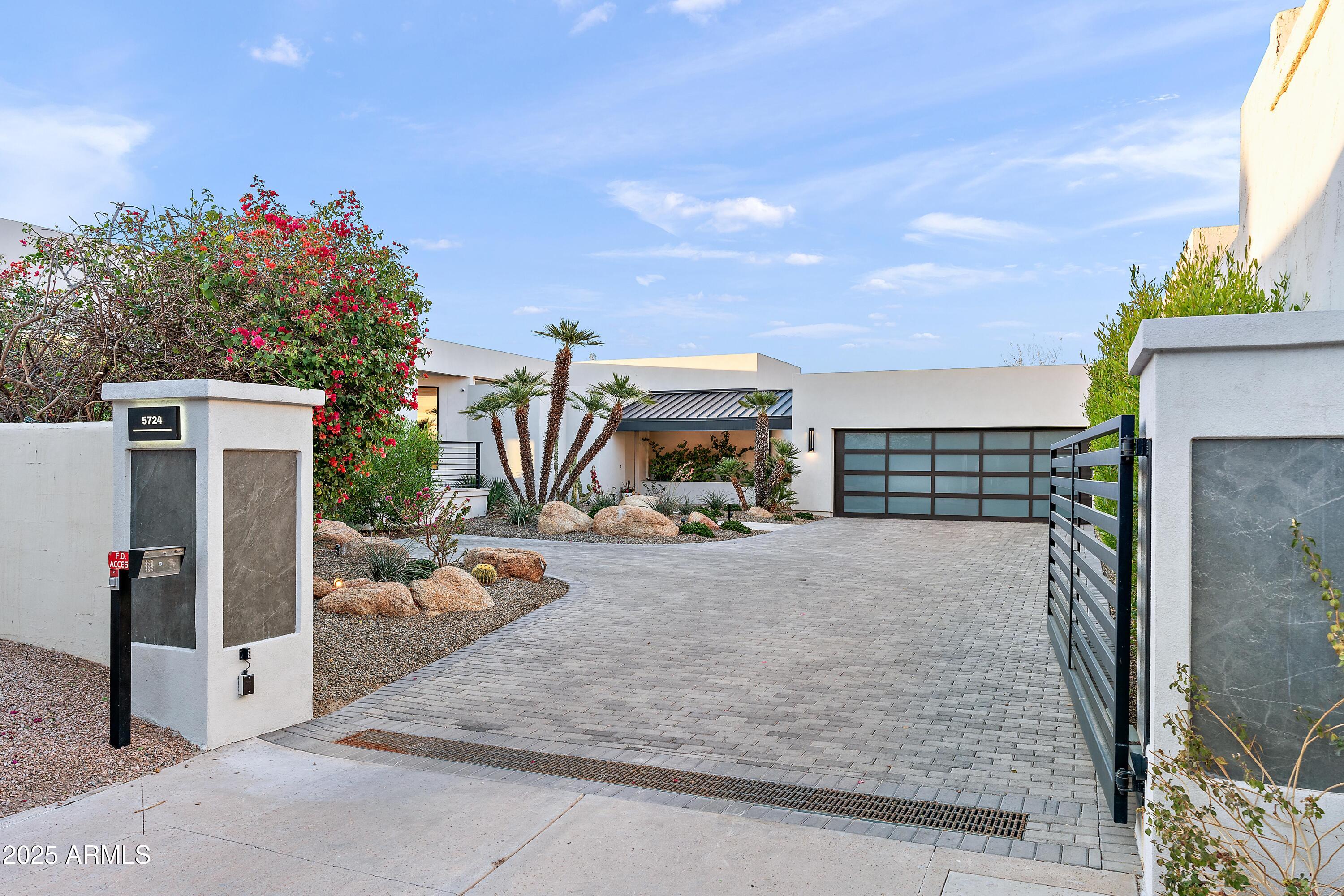 5724 N ECHO CANYON Drive