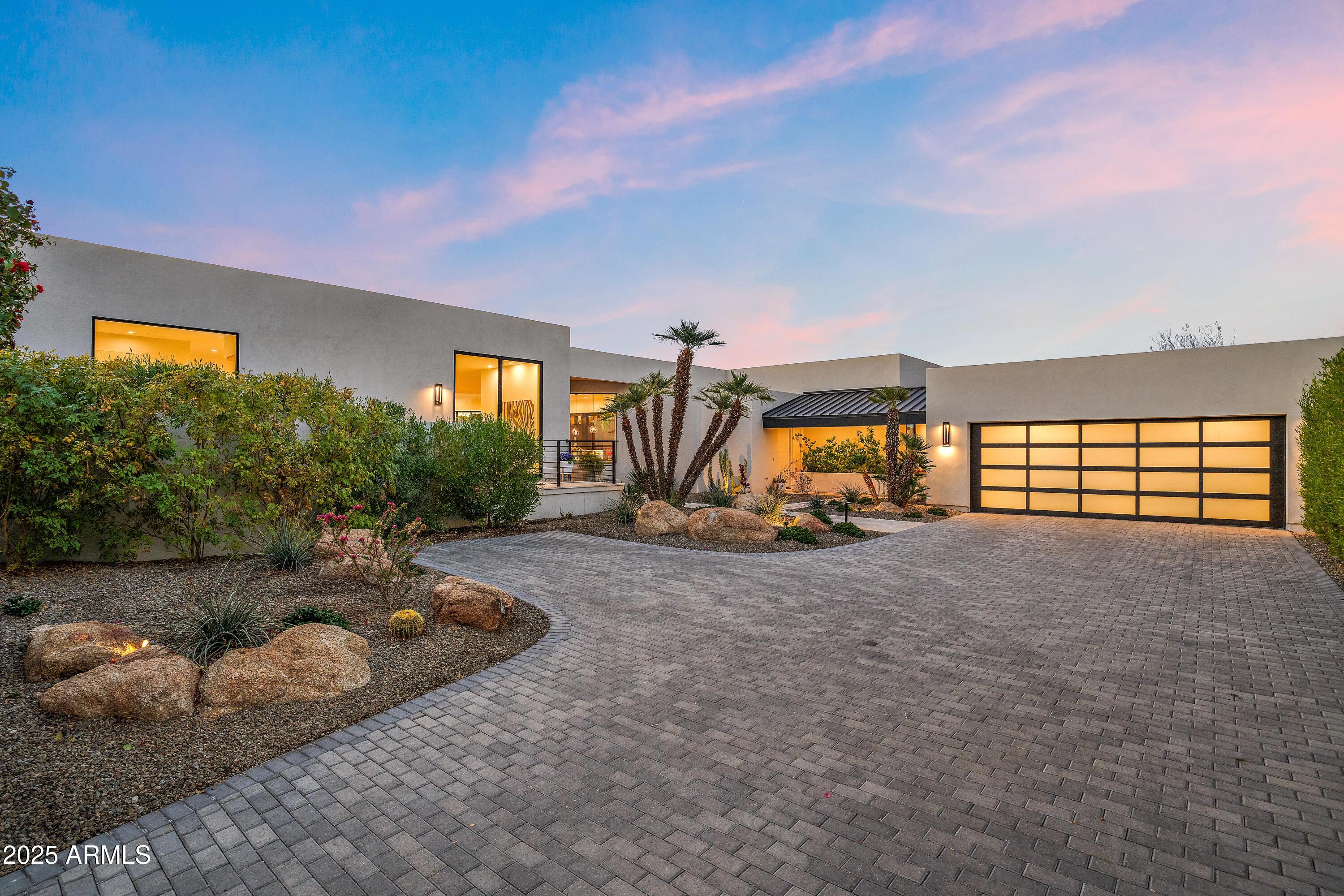 5724 N ECHO CANYON Drive