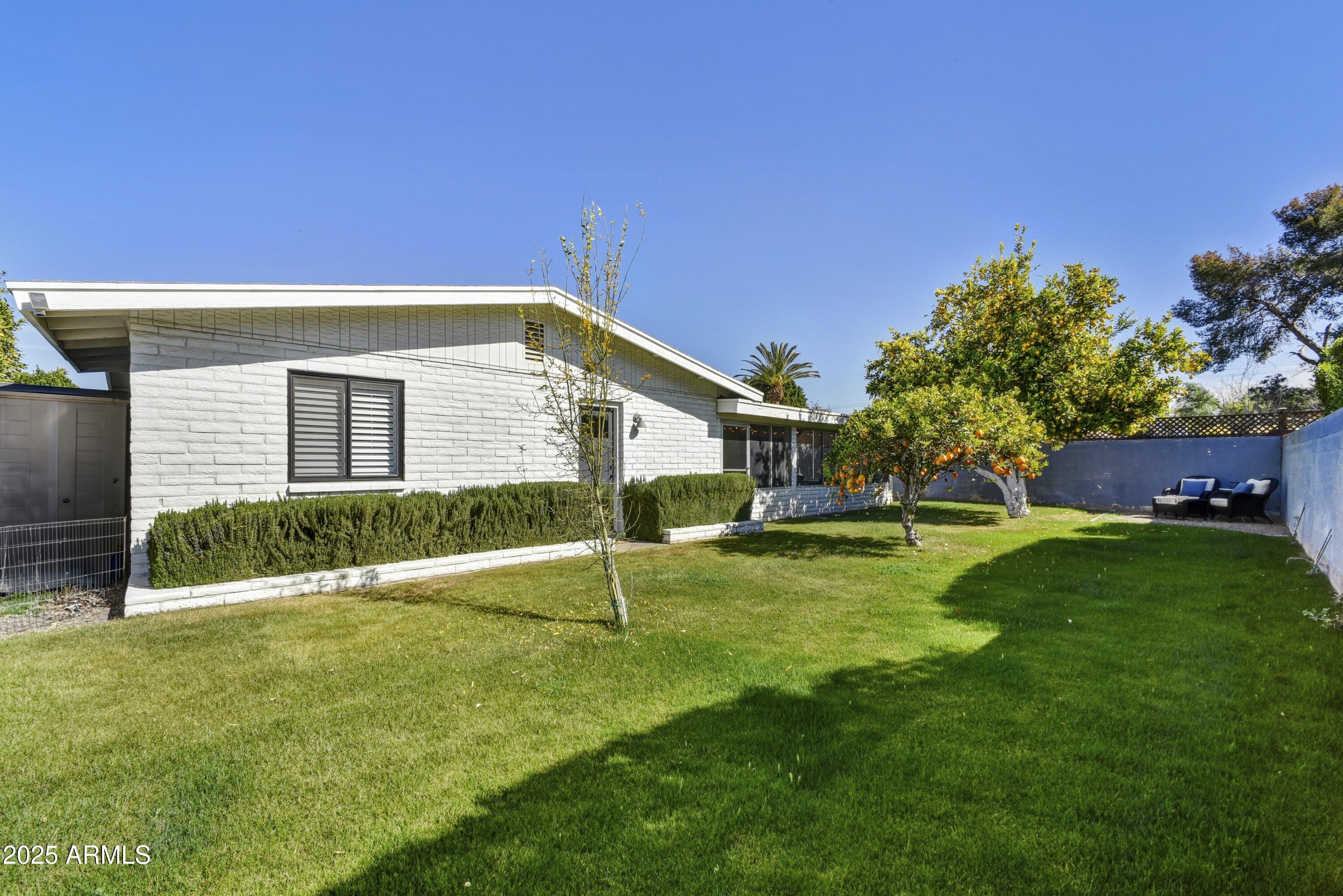 3429 E INDIANOLA Avenue
