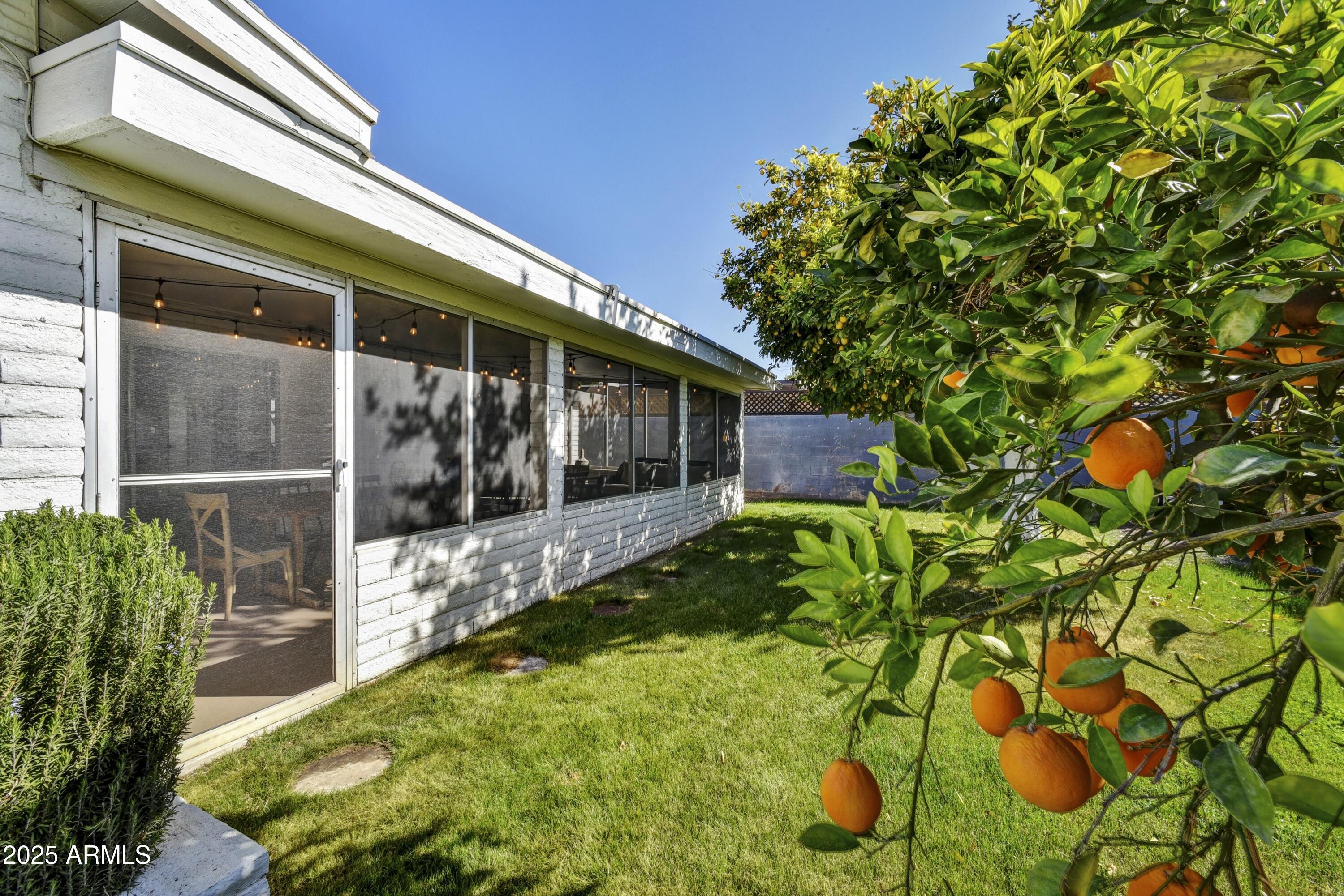 3429 E INDIANOLA Avenue
