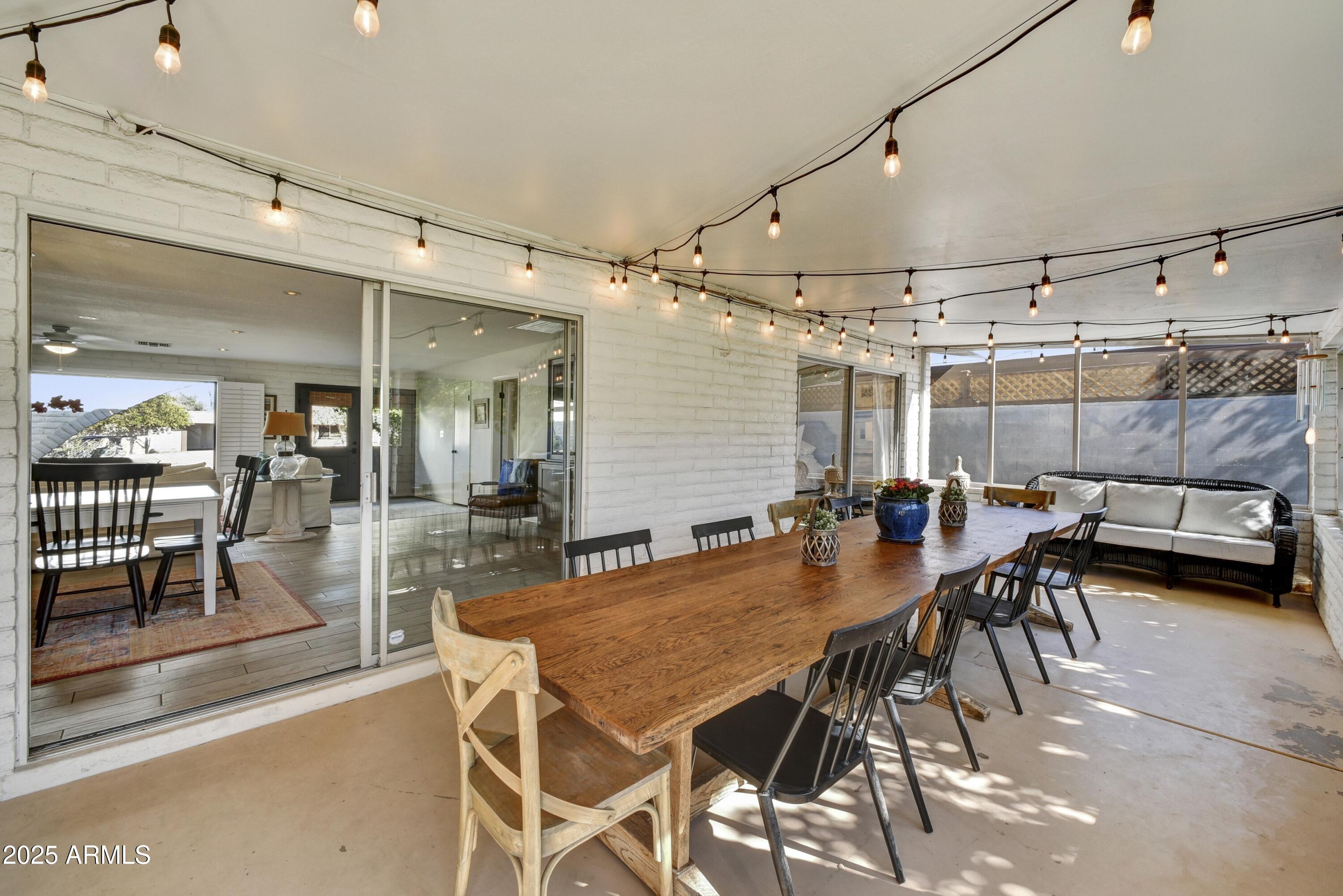 3429 E INDIANOLA Avenue