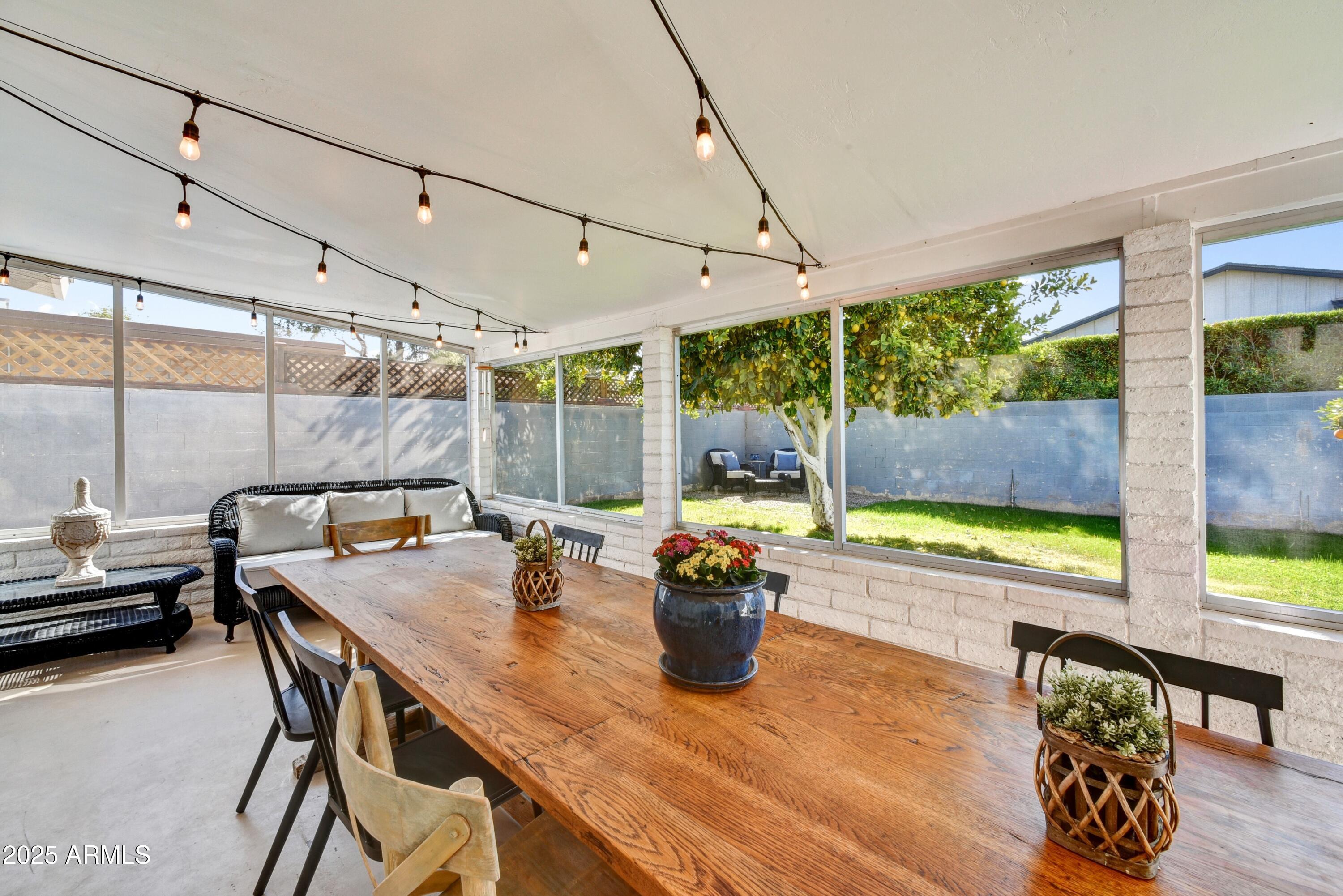 3429 E INDIANOLA Avenue