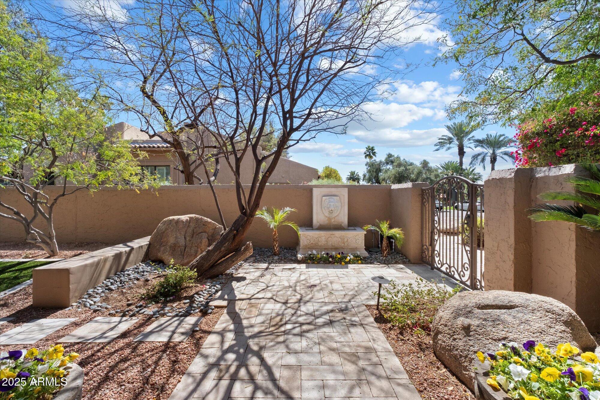 4448 E CAMELBACK Road # 16