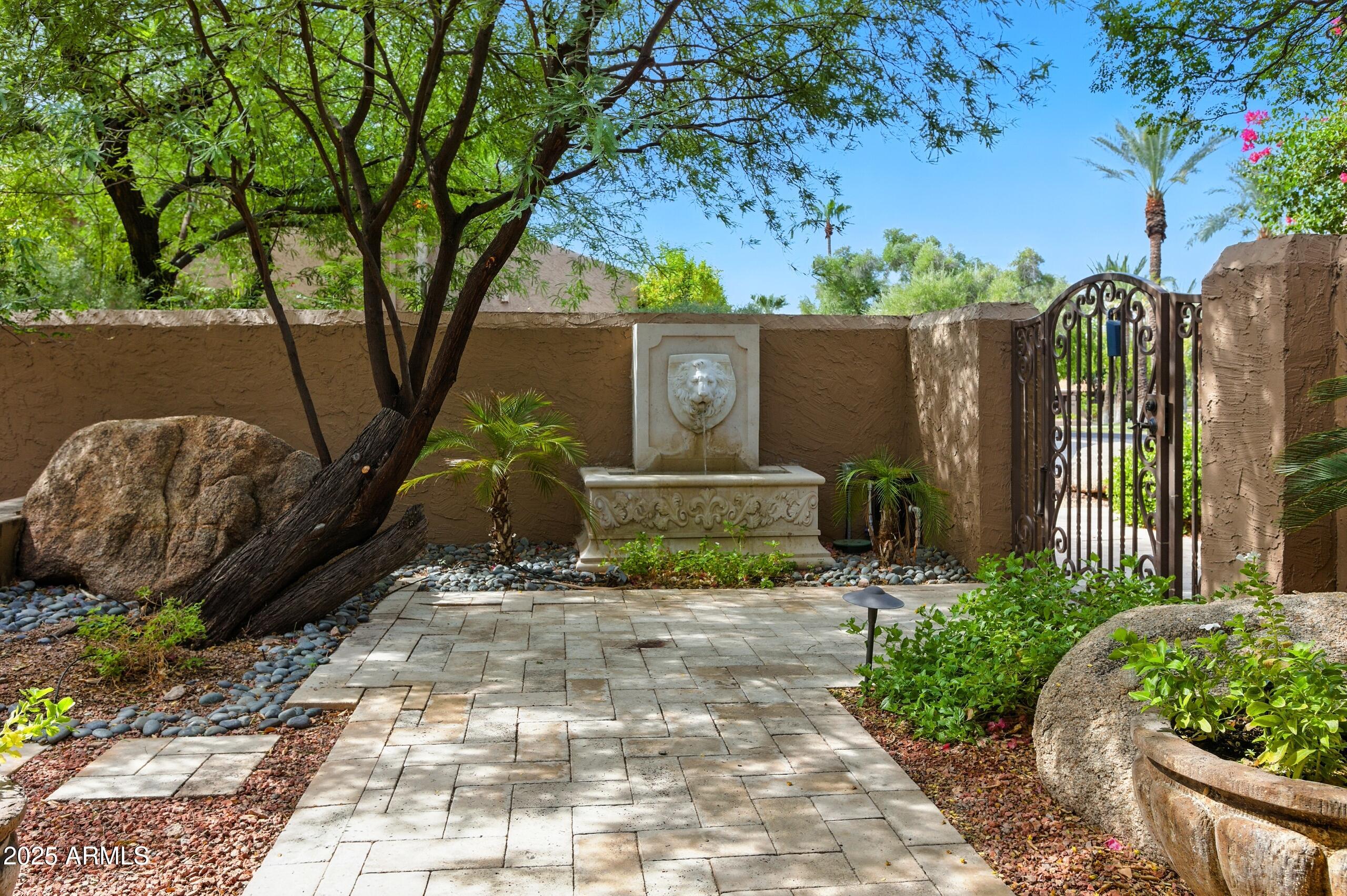 4448 E CAMELBACK Road # 16