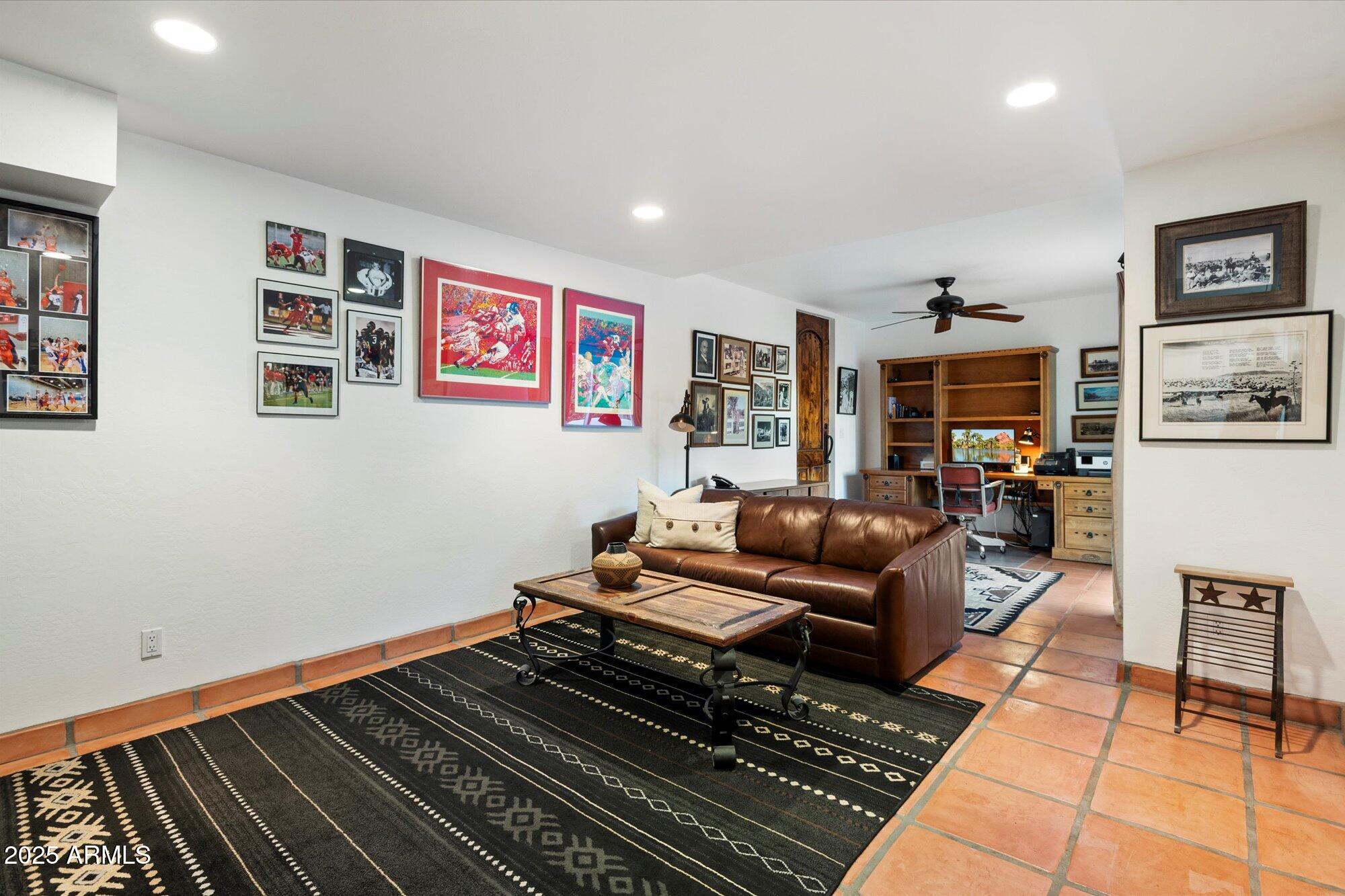3500 E LINCOLN Drive # 6