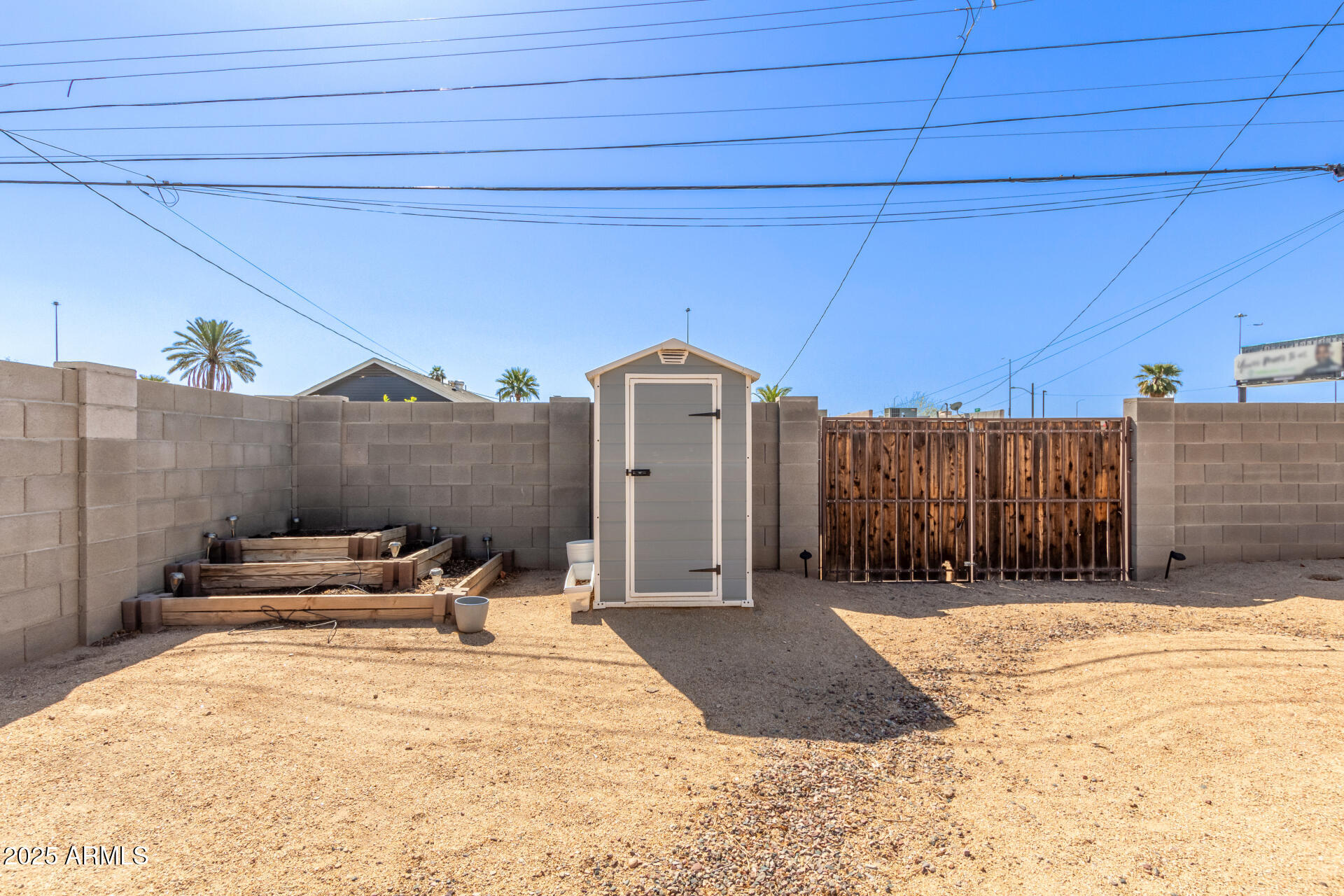 1645 W WILLETTA Street