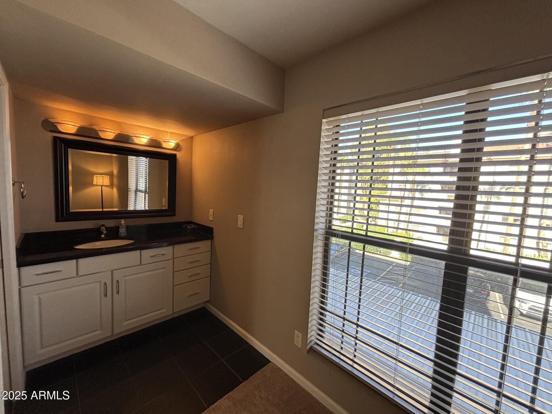 5122 N 31ST Way, 231