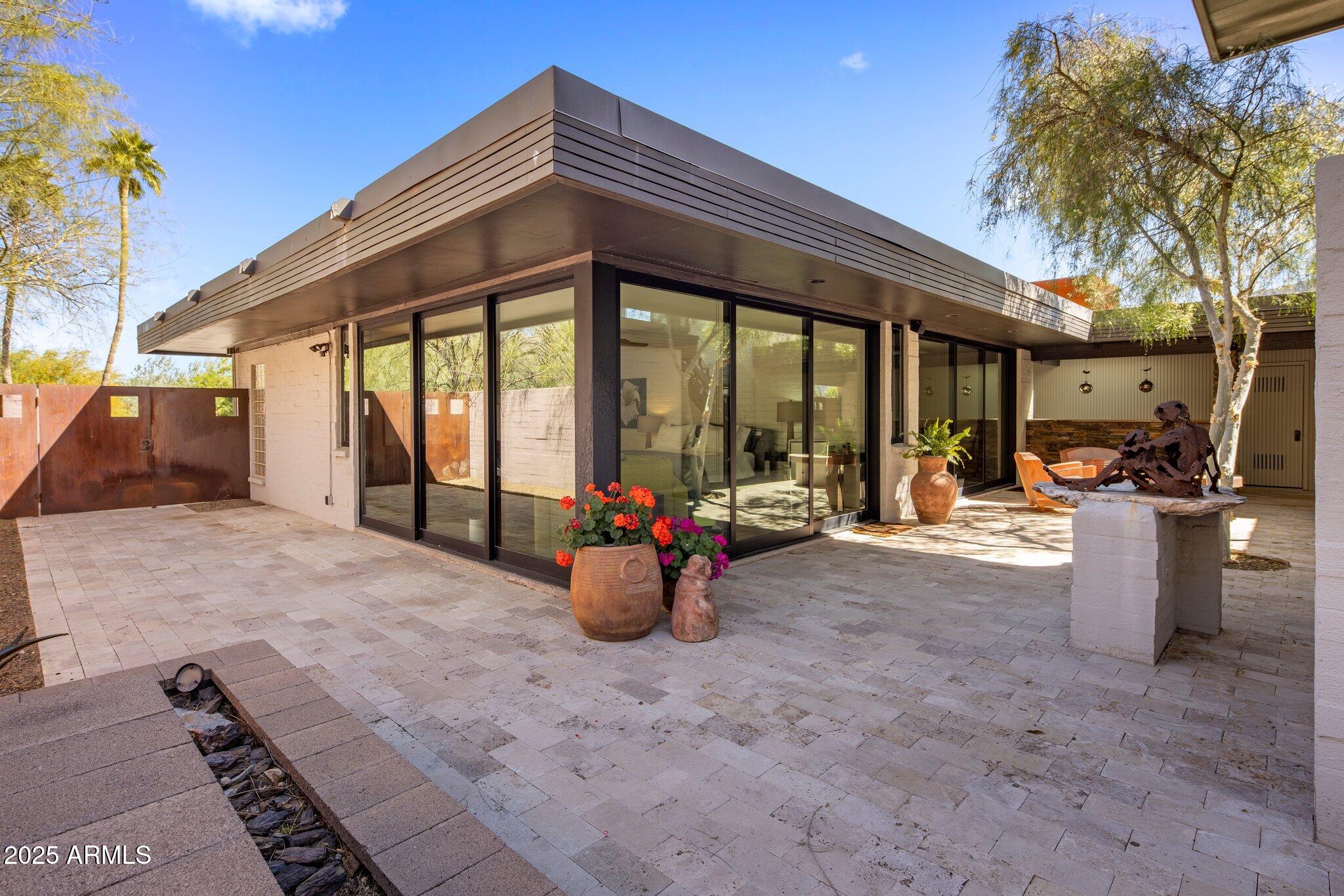 5434 E Lincoln Drive, 78