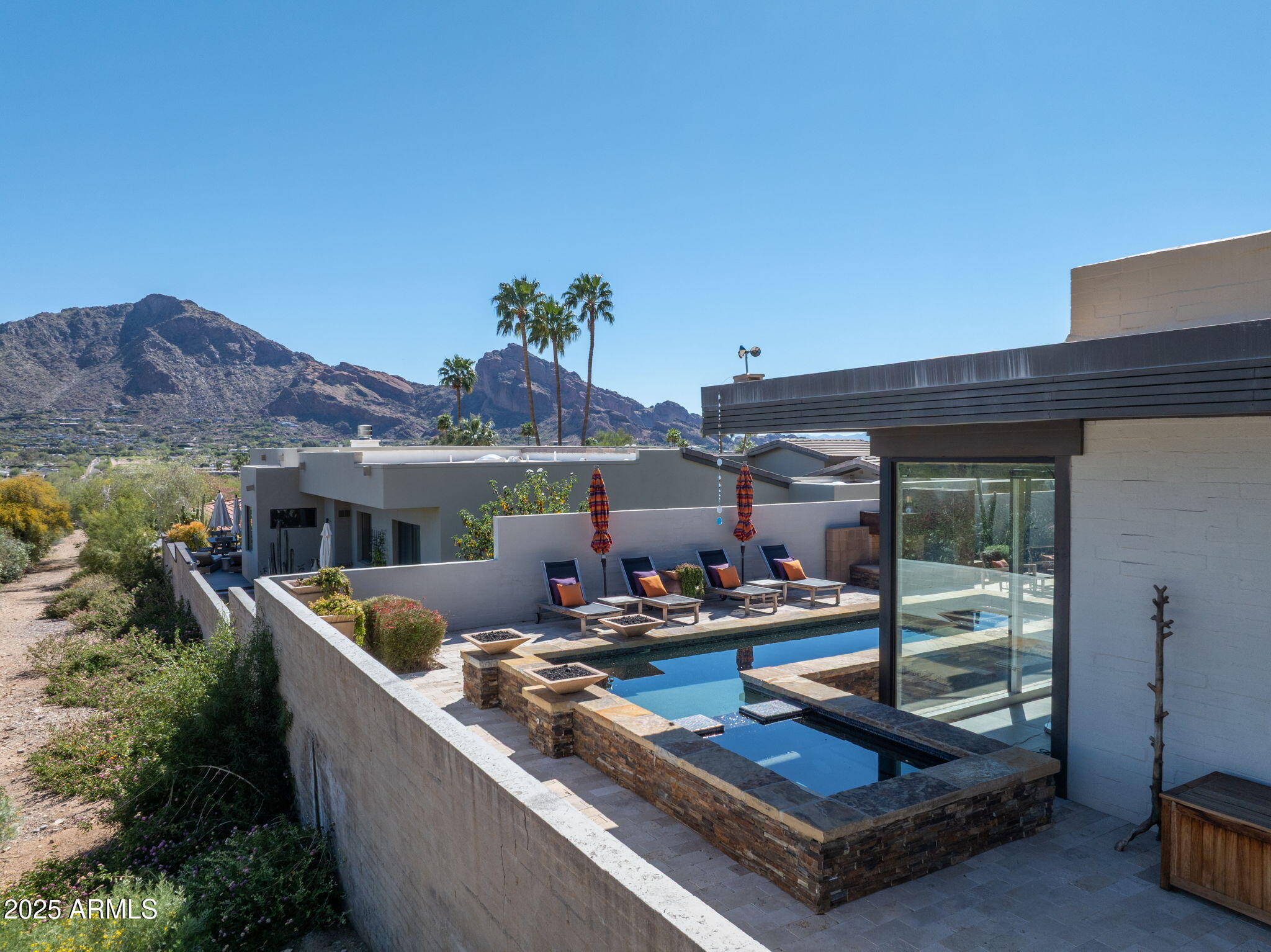 5434 E Lincoln Drive, 78