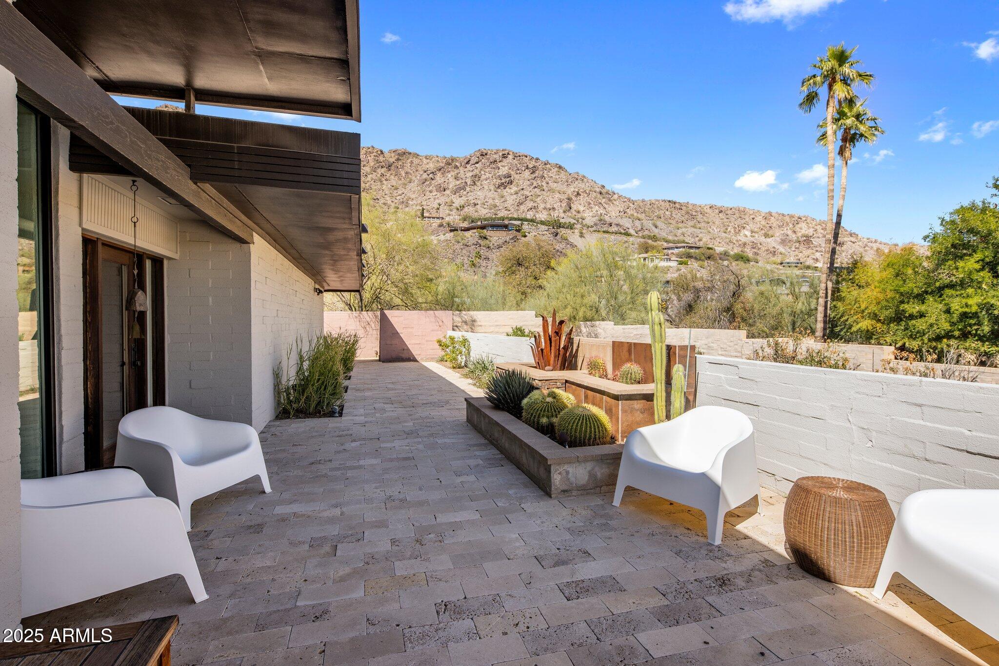 5434 E Lincoln Drive, 78