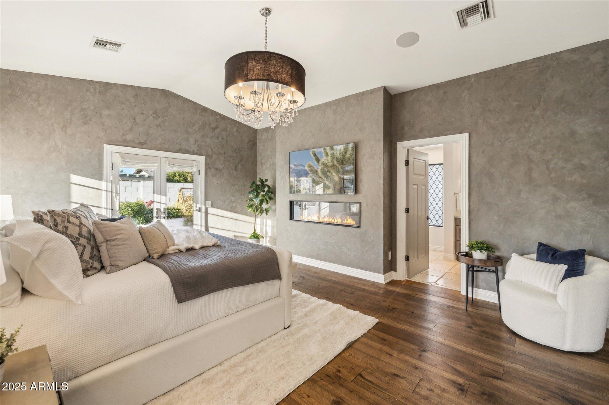 4062 E WHITTON Avenue