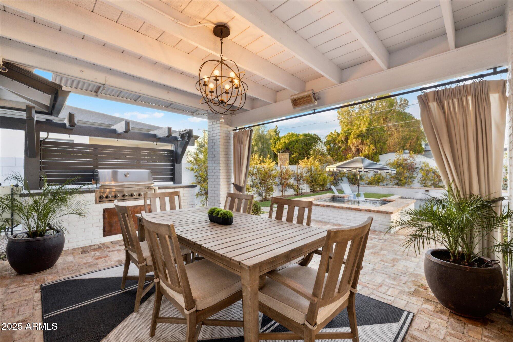 4062 E WHITTON Avenue