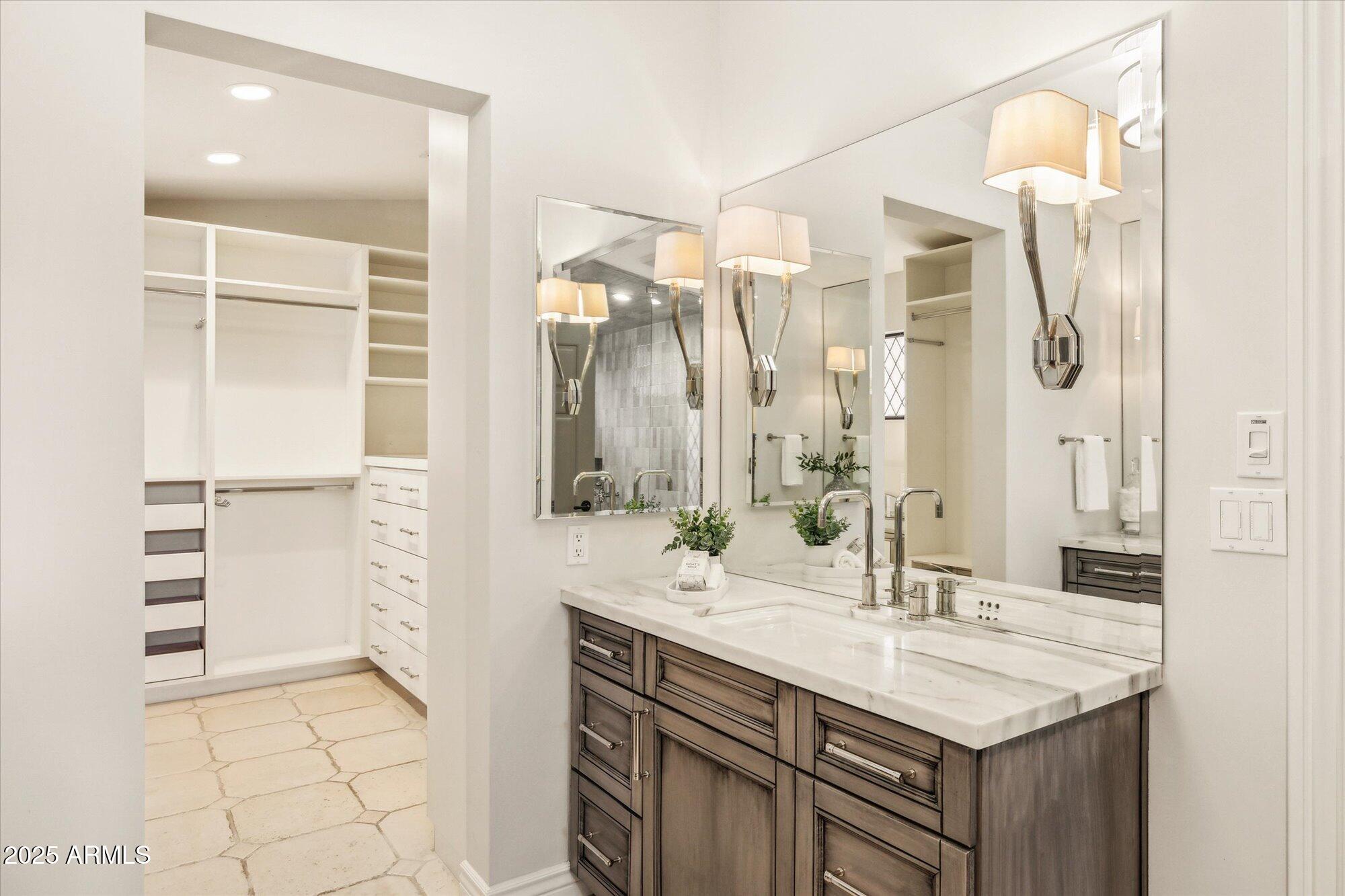 4062 E WHITTON Avenue